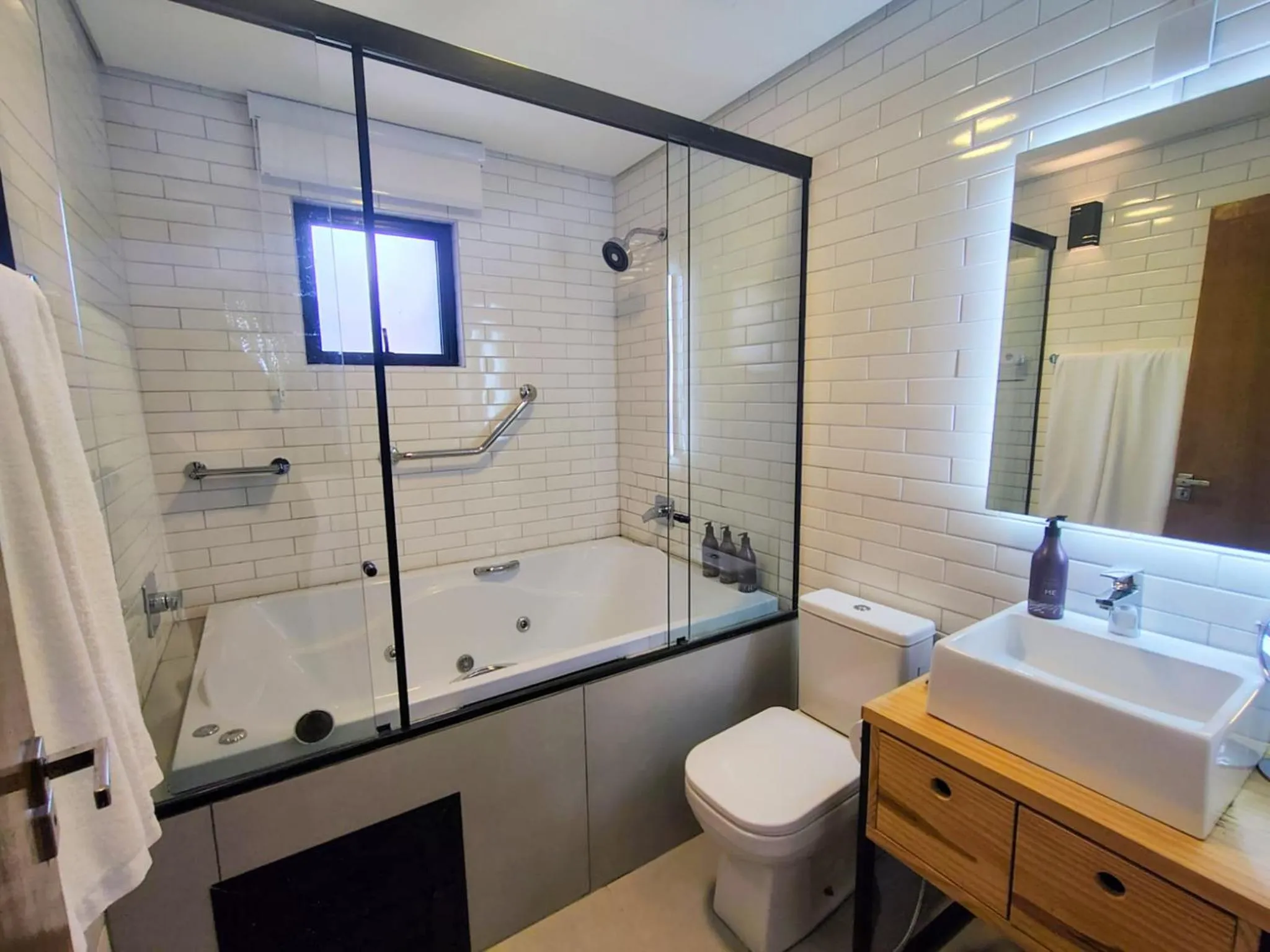 Hot Tub in Hotel Boutique Vinícola Araucária by Slaviero Hotéis