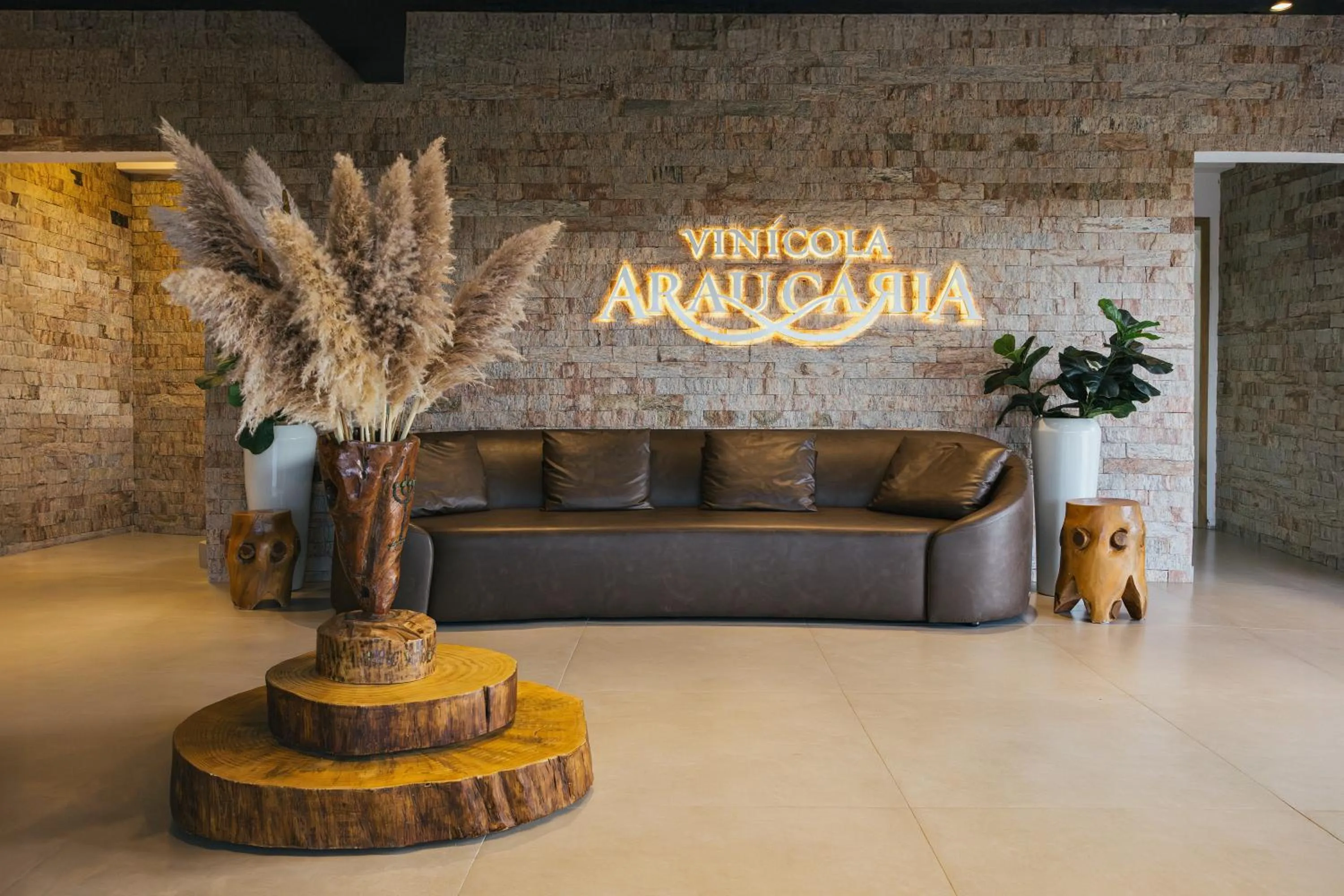 On-site shops in Hotel Boutique Vinícola Araucária by Slaviero Hotéis