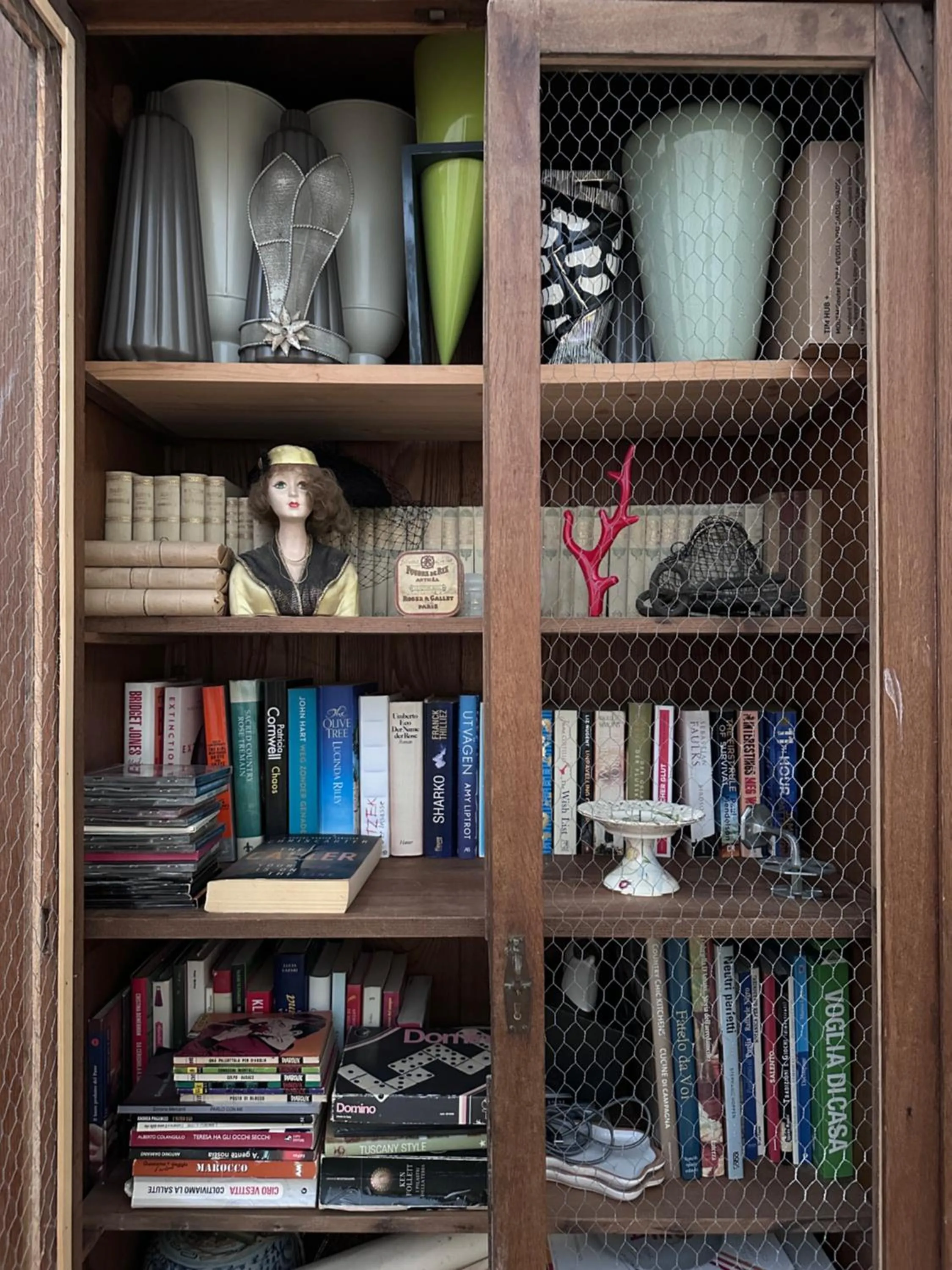 Library in Palazzo Siena - Home & More