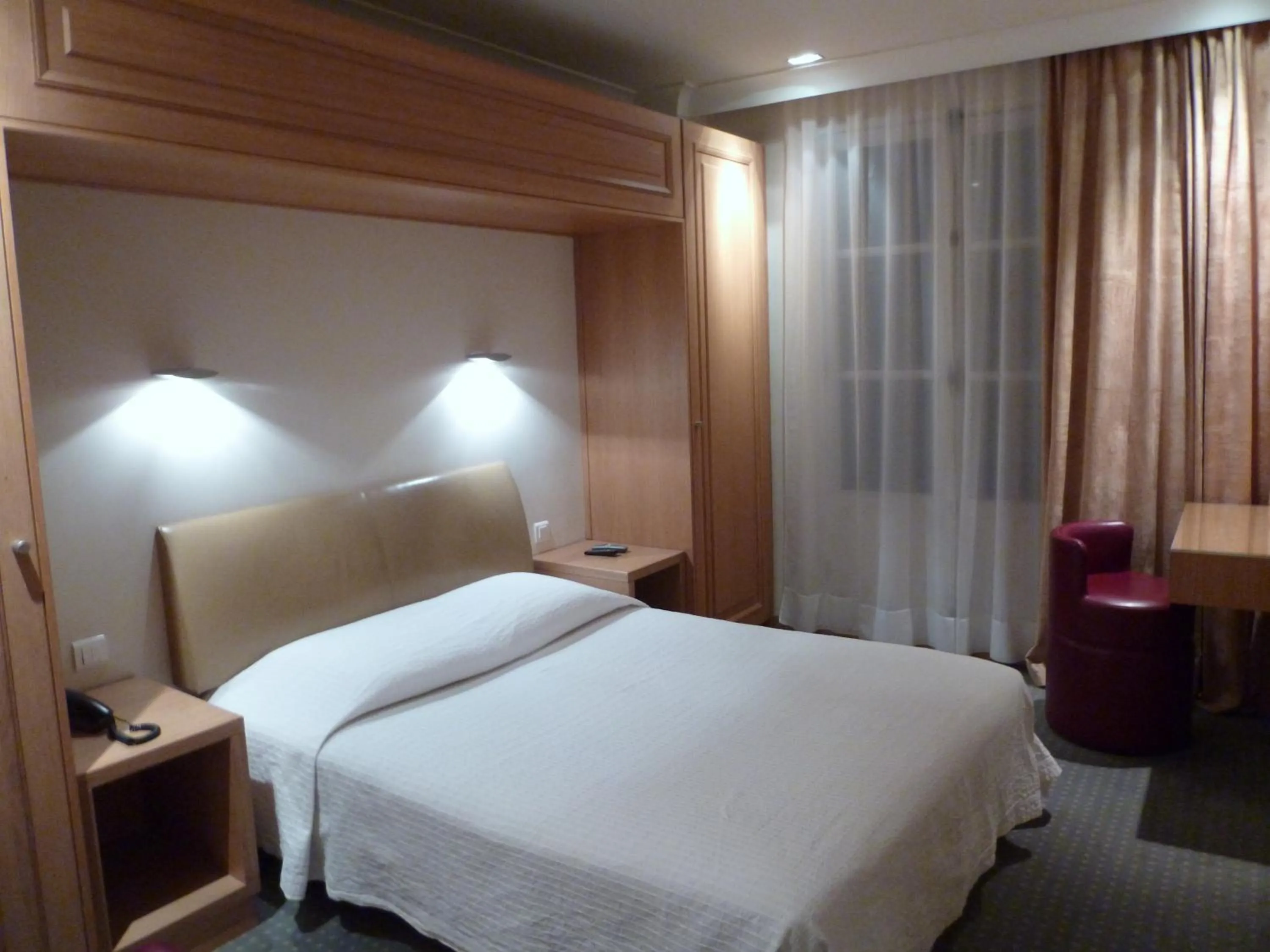 Bed in Hôtel du Vieux Marais