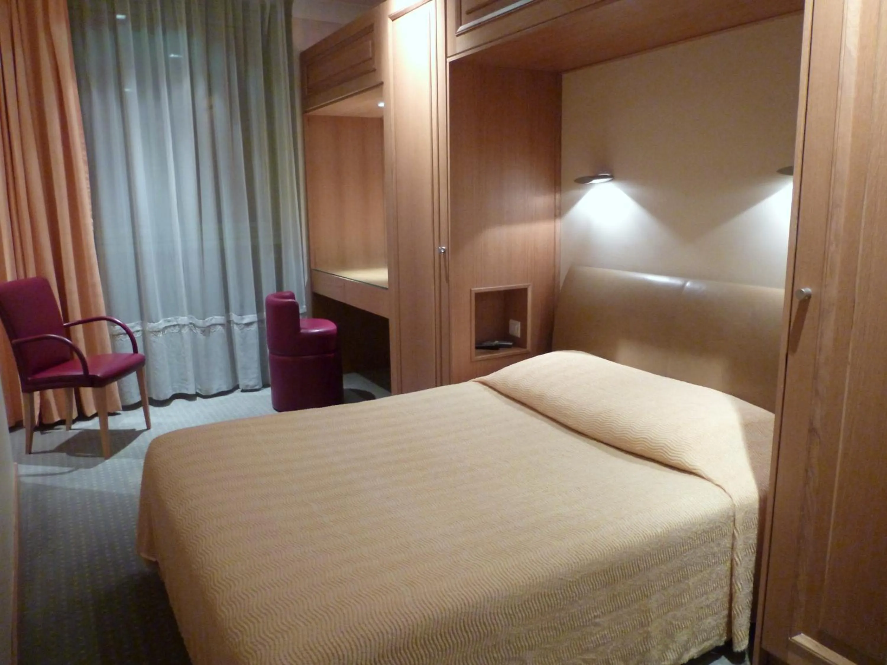 Bed in Hôtel du Vieux Marais