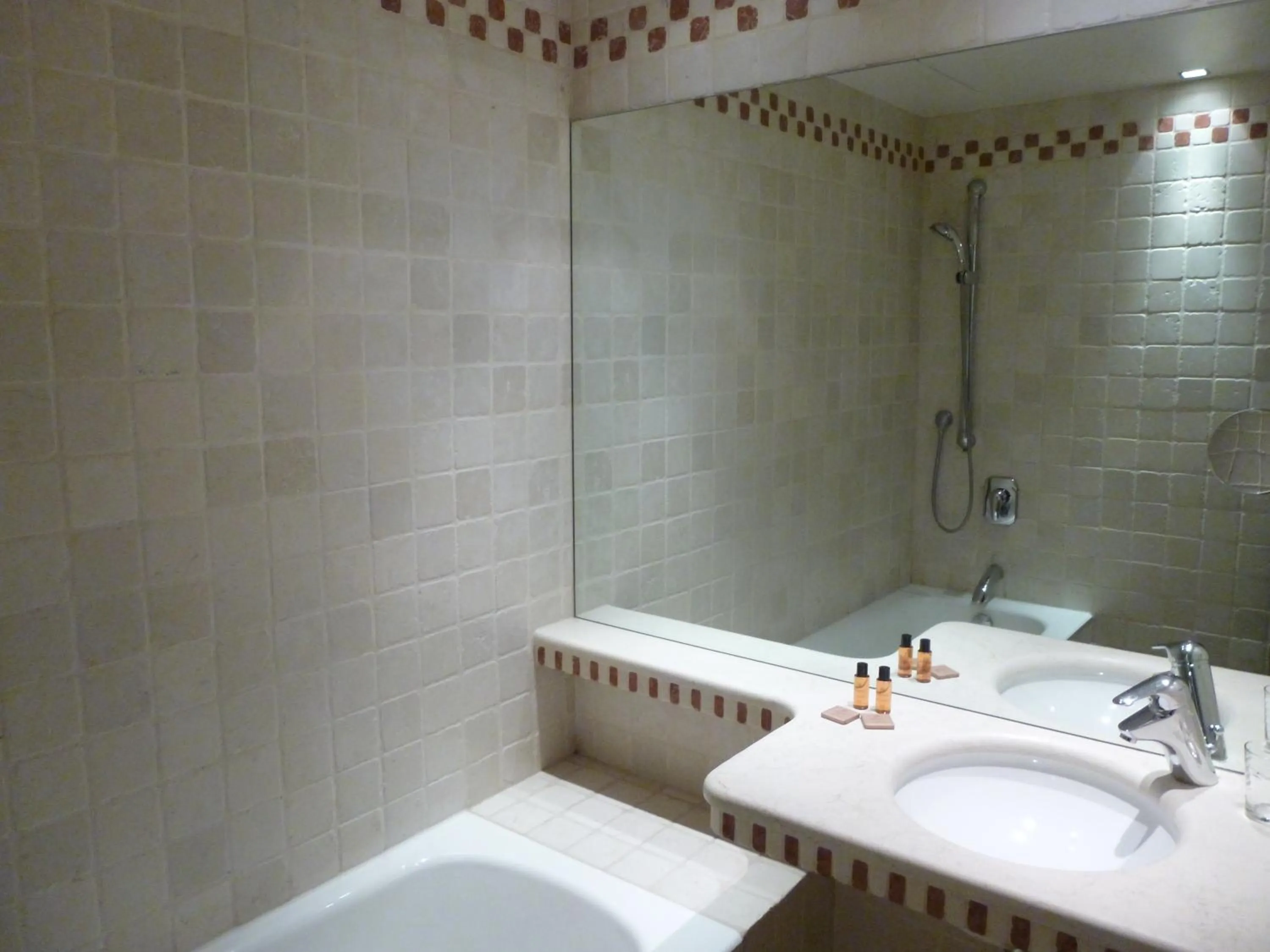 Bathroom in Hôtel du Vieux Marais