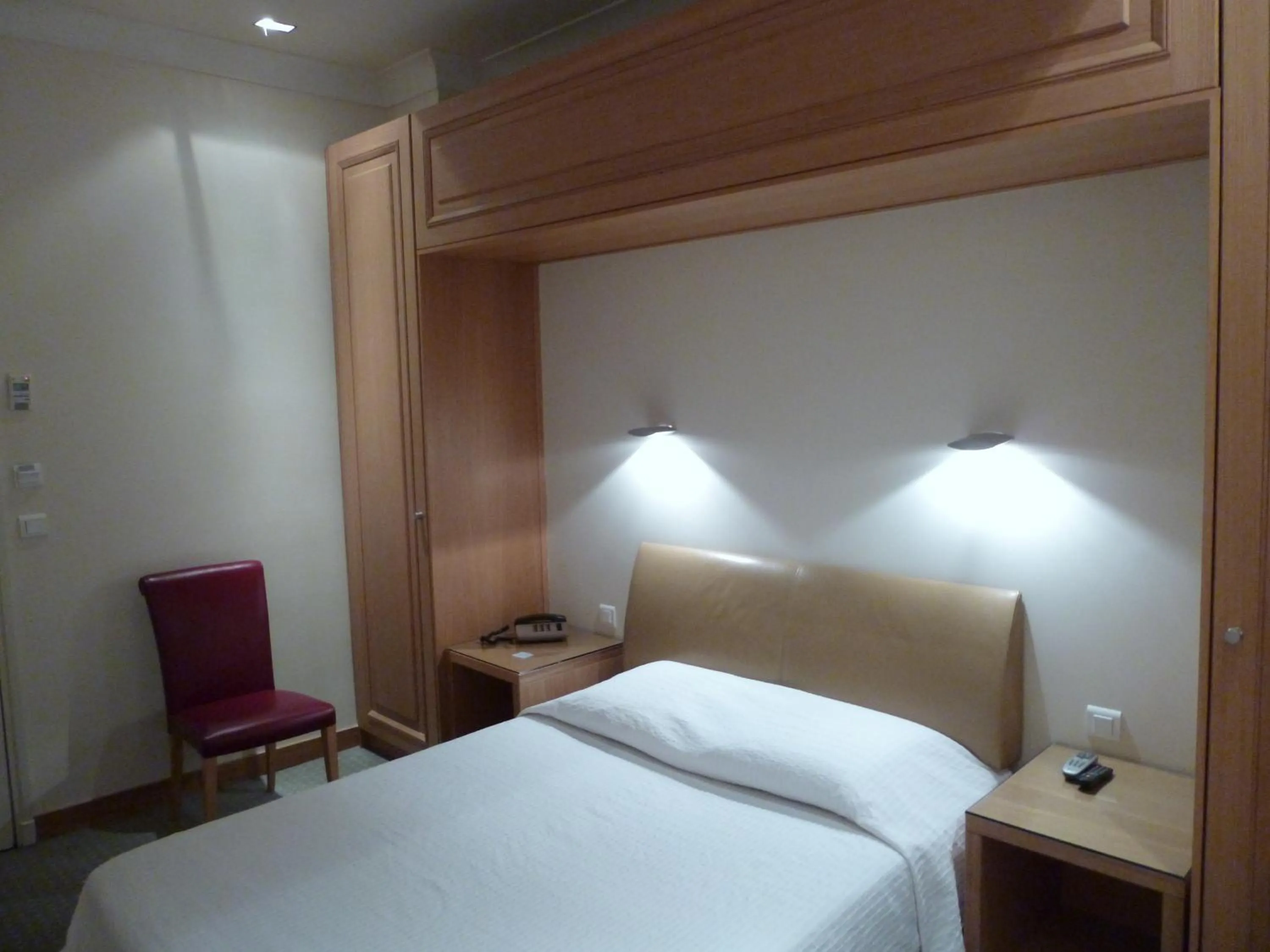 Bed in Hôtel du Vieux Marais