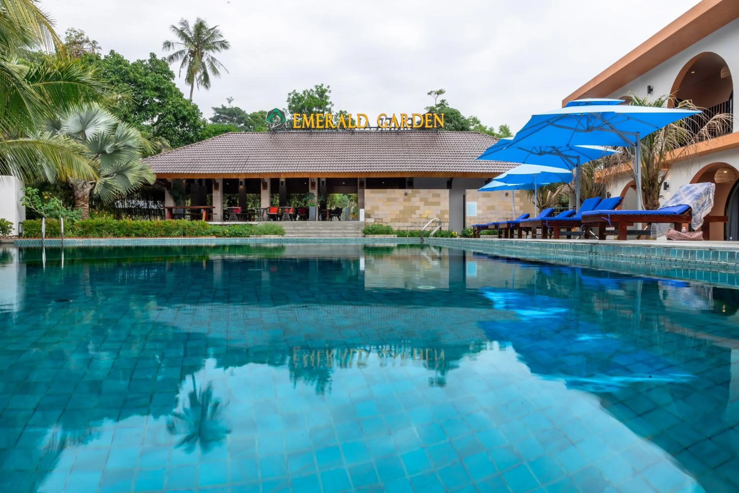 Swimming pool in Emerald Garden Retreat