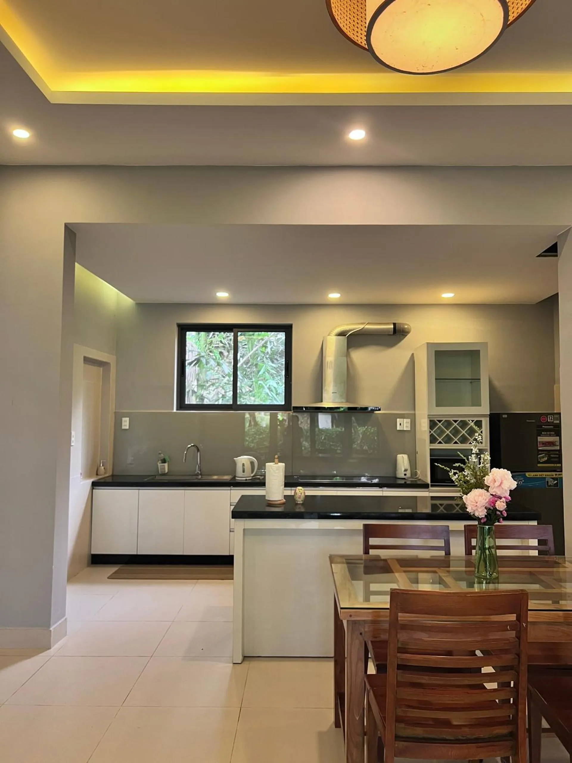 Kitchen or kitchenette in Emerald Garden Retreat