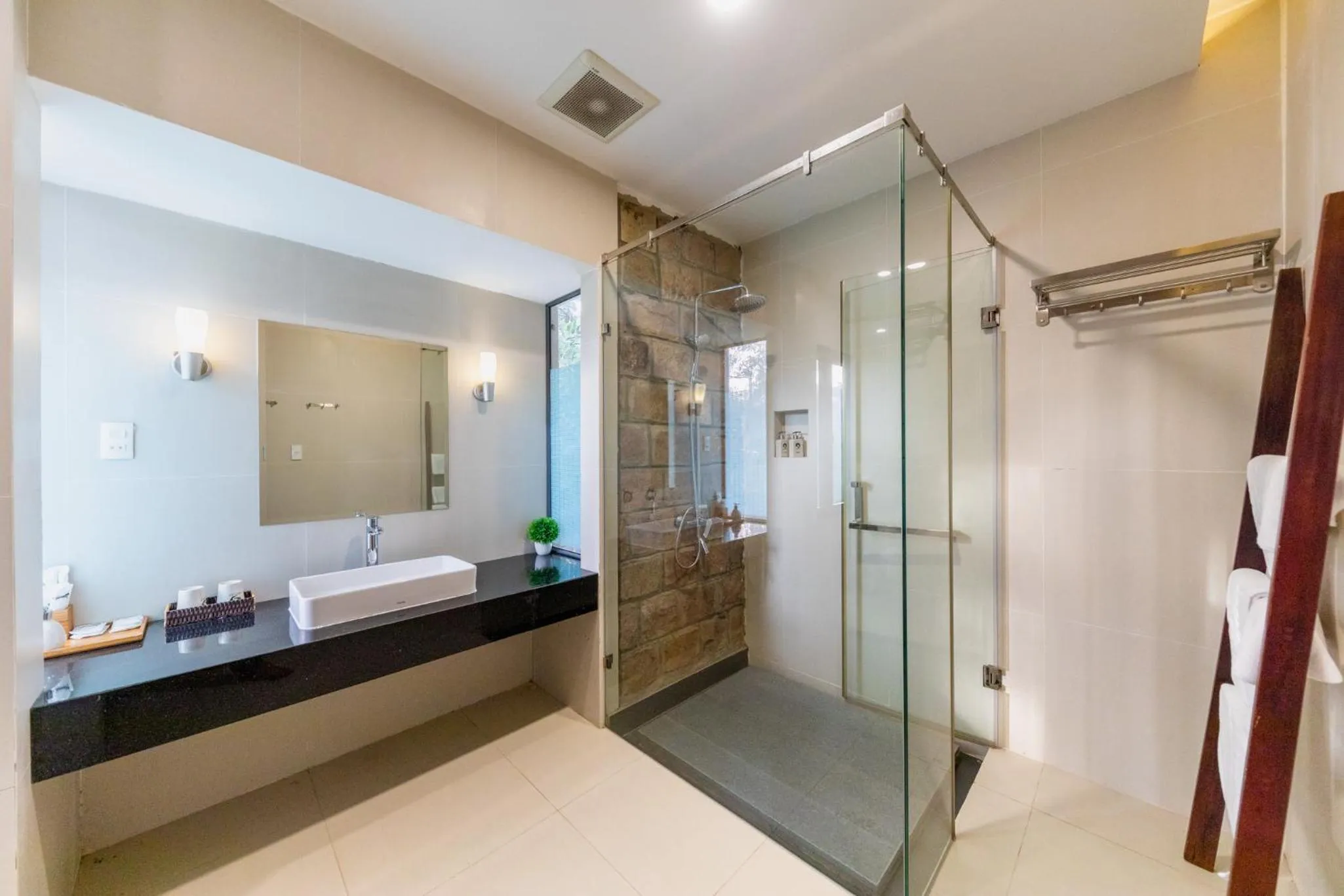 Shower in Emerald Garden Retreat
