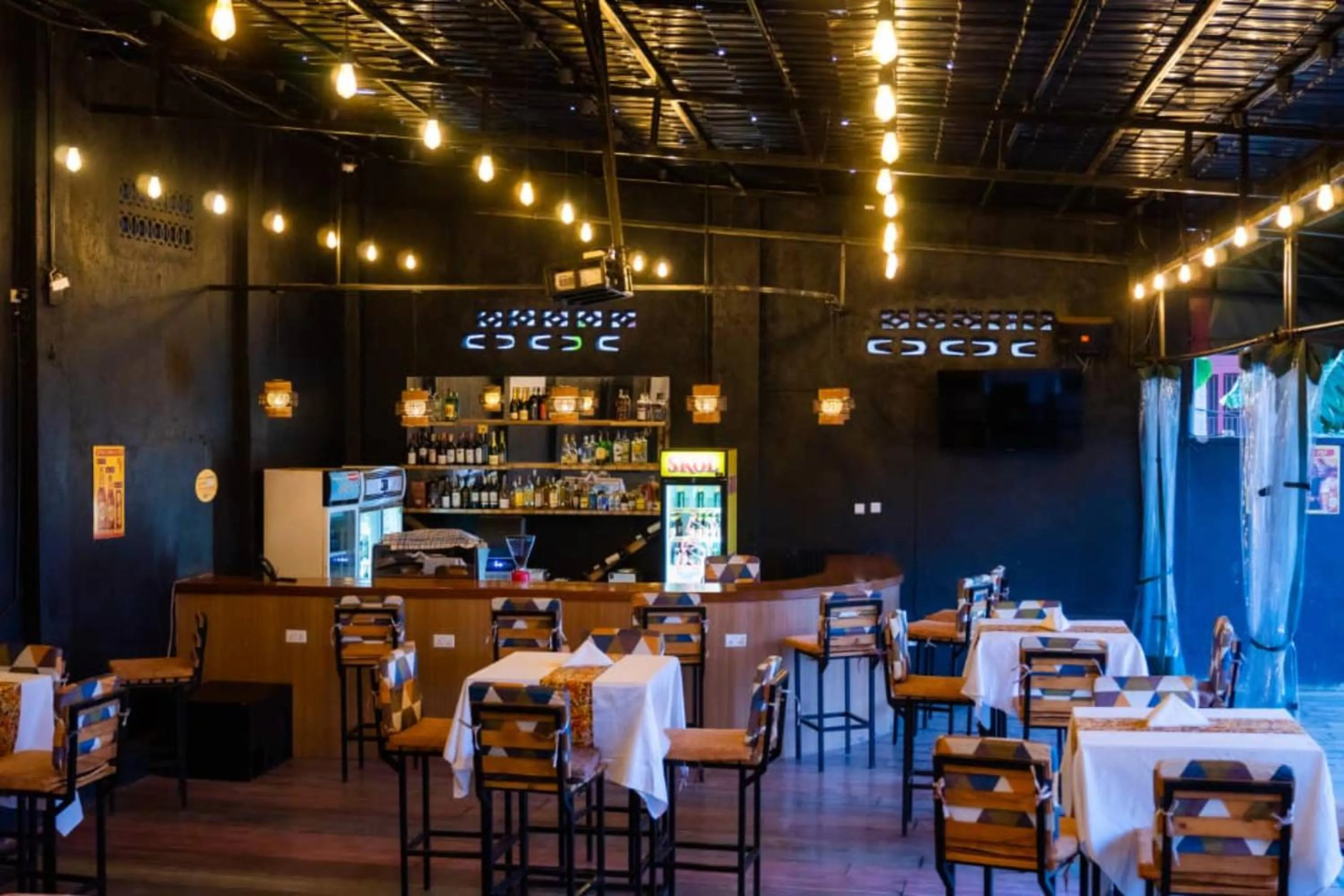 Restaurant/places to eat in Amariah Villa