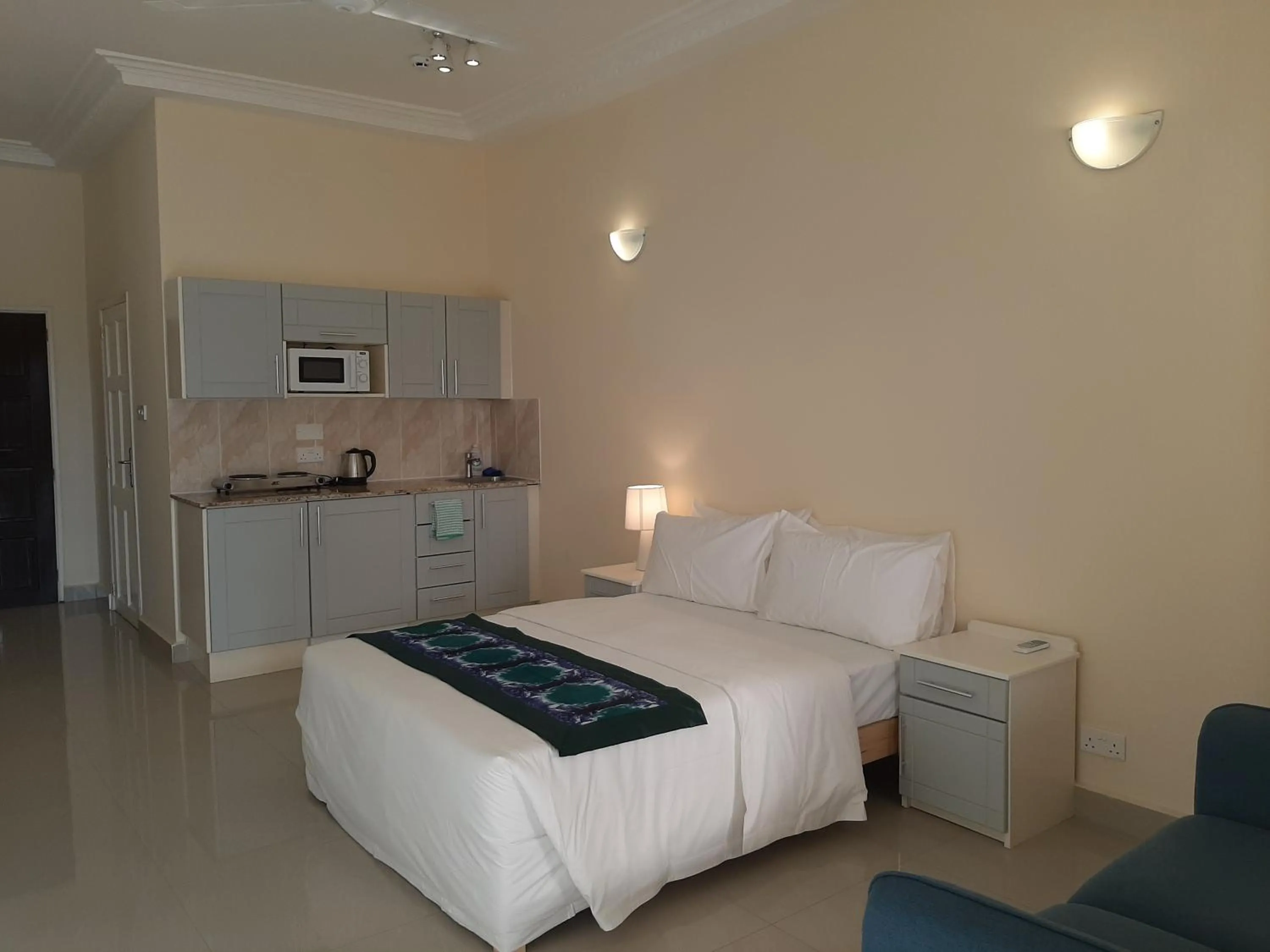 Kitchen or kitchenette, Bed in Kololi Beach Resort