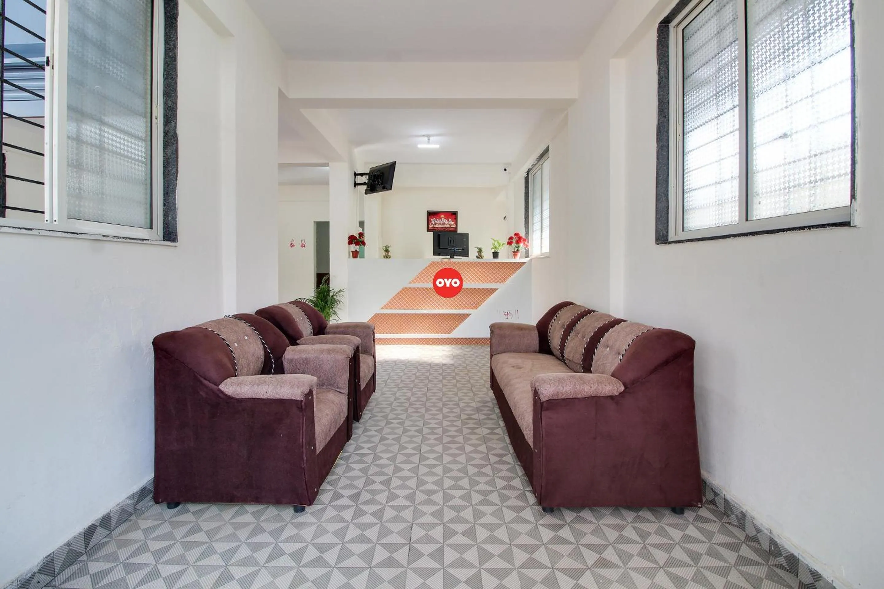 Lobby or reception in Hotel O Silver 9