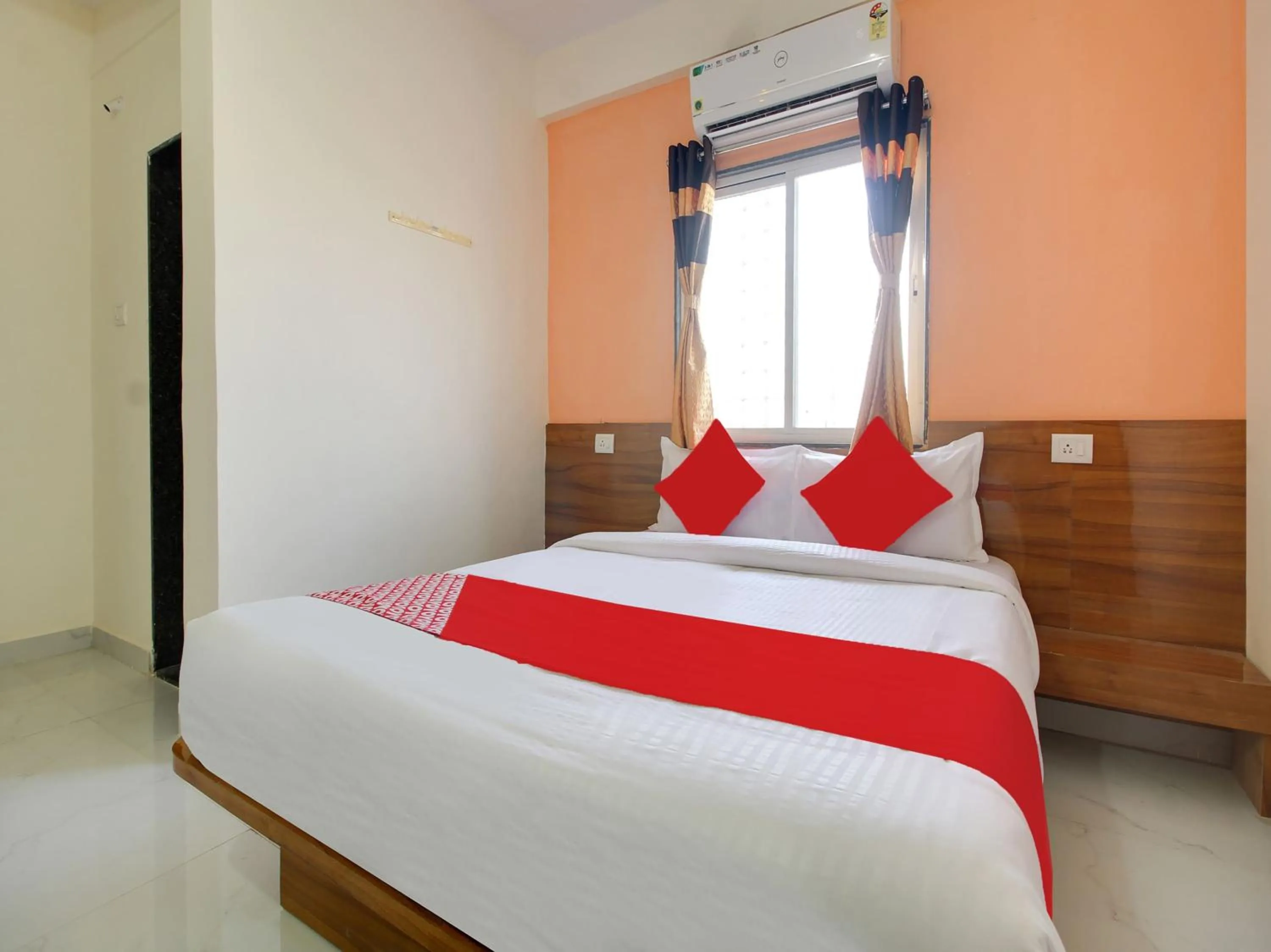 Facade/entrance in Hotel O Silver 9