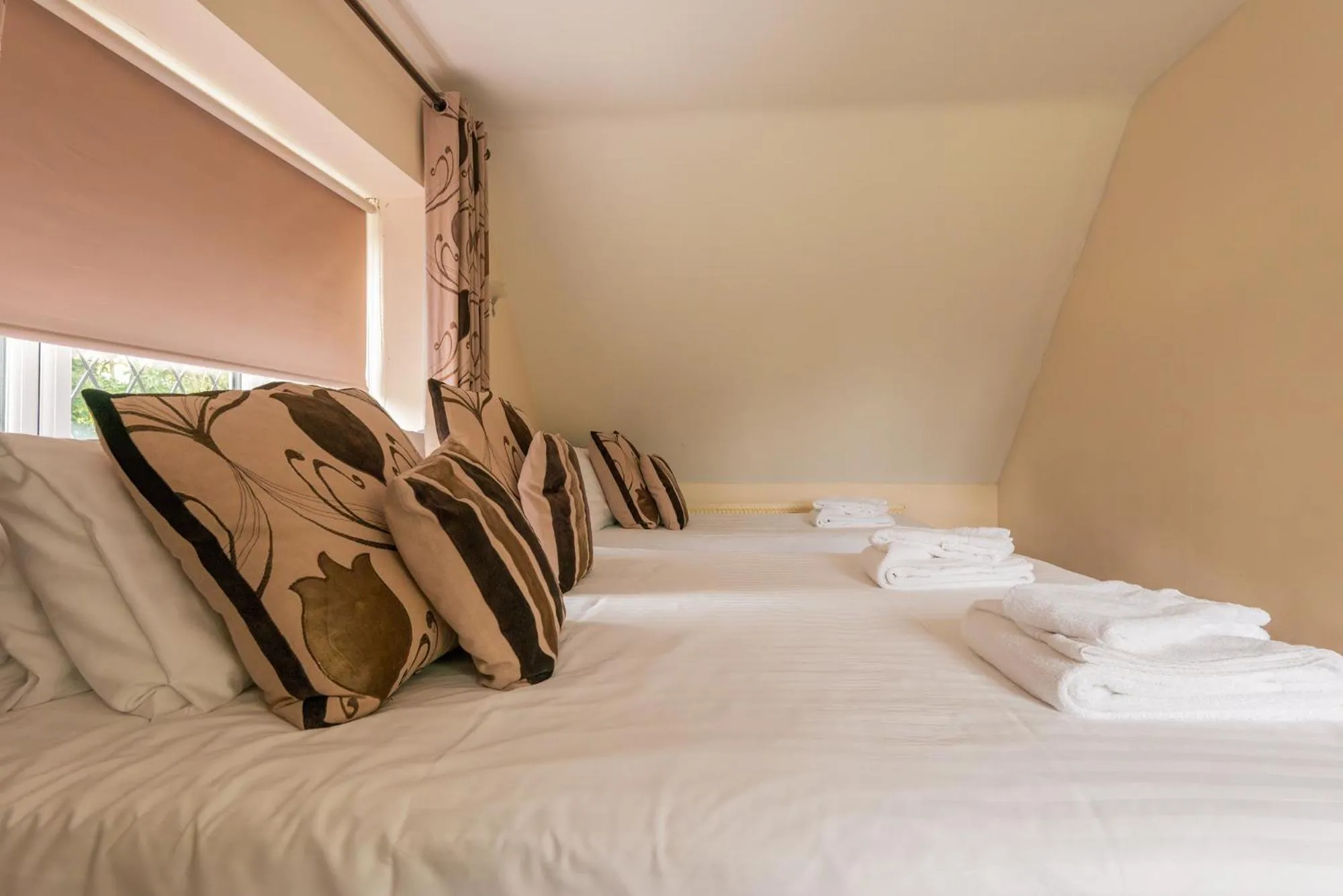 Bedroom, Bed in Bridge Hotel Brandon