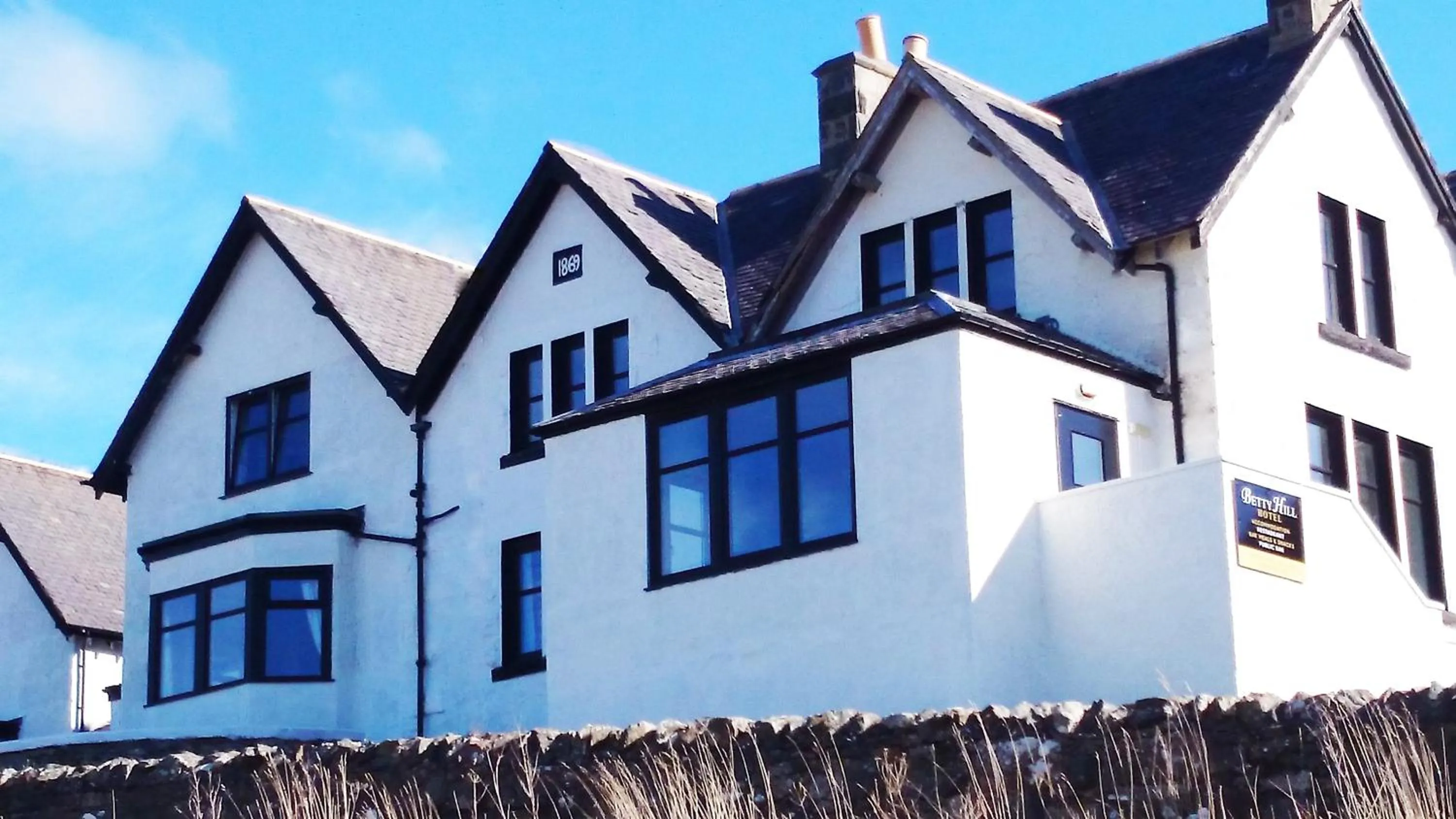 Facade/entrance in Bettyhill Hotel