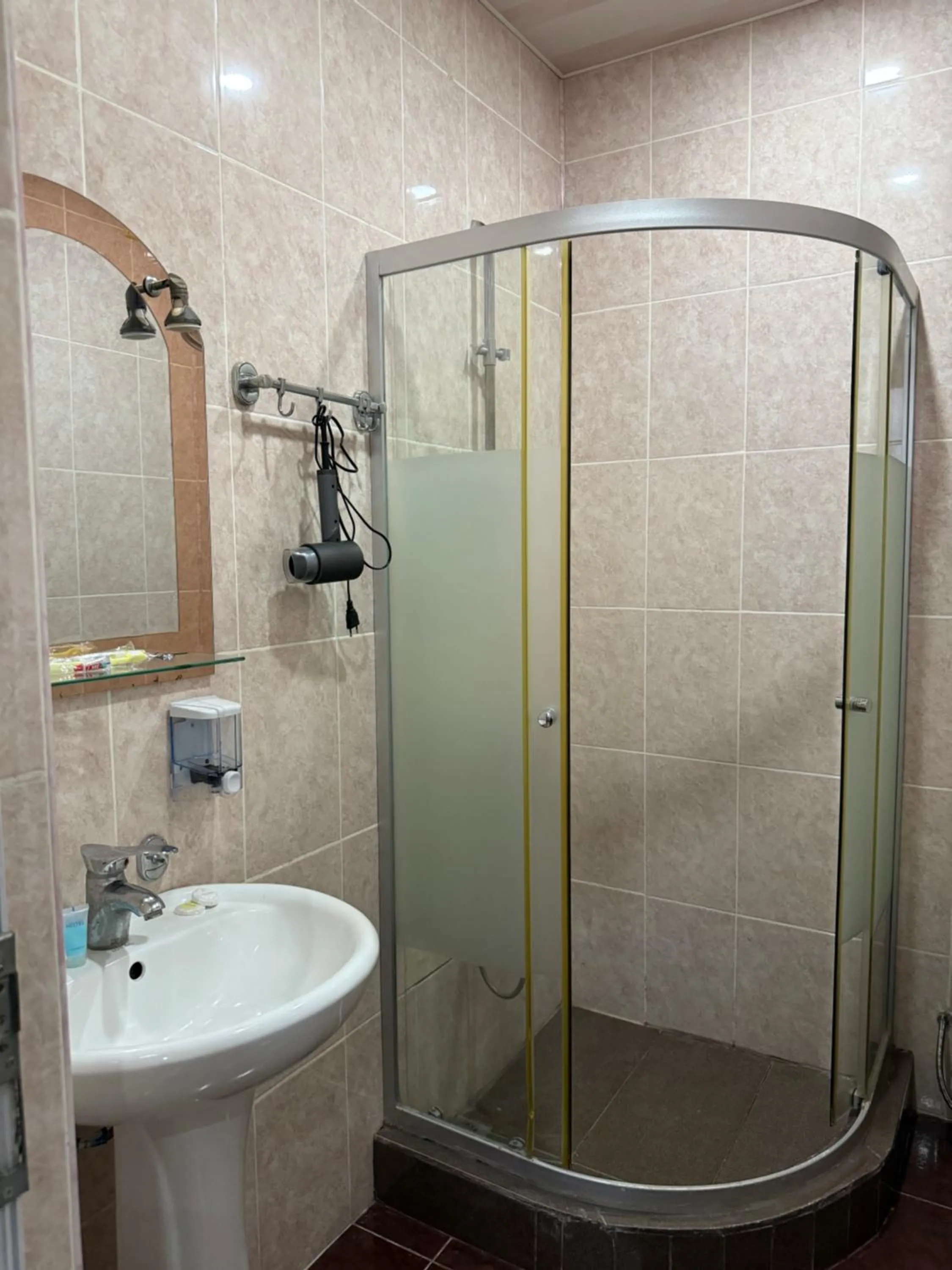 Bathroom in Hotel Max Comfort