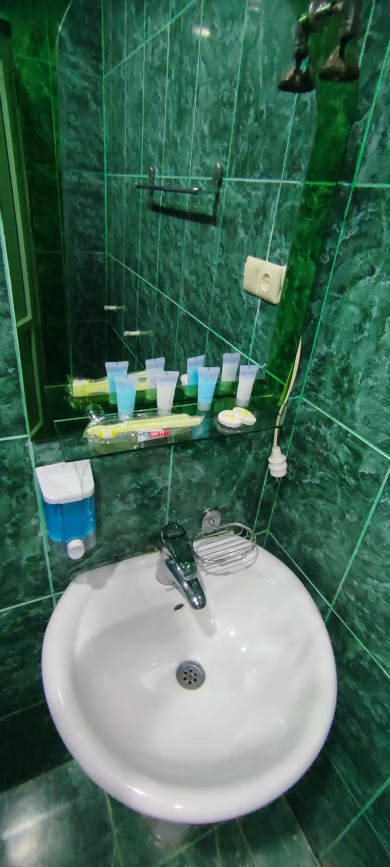 Shower in Hotel Max Comfort