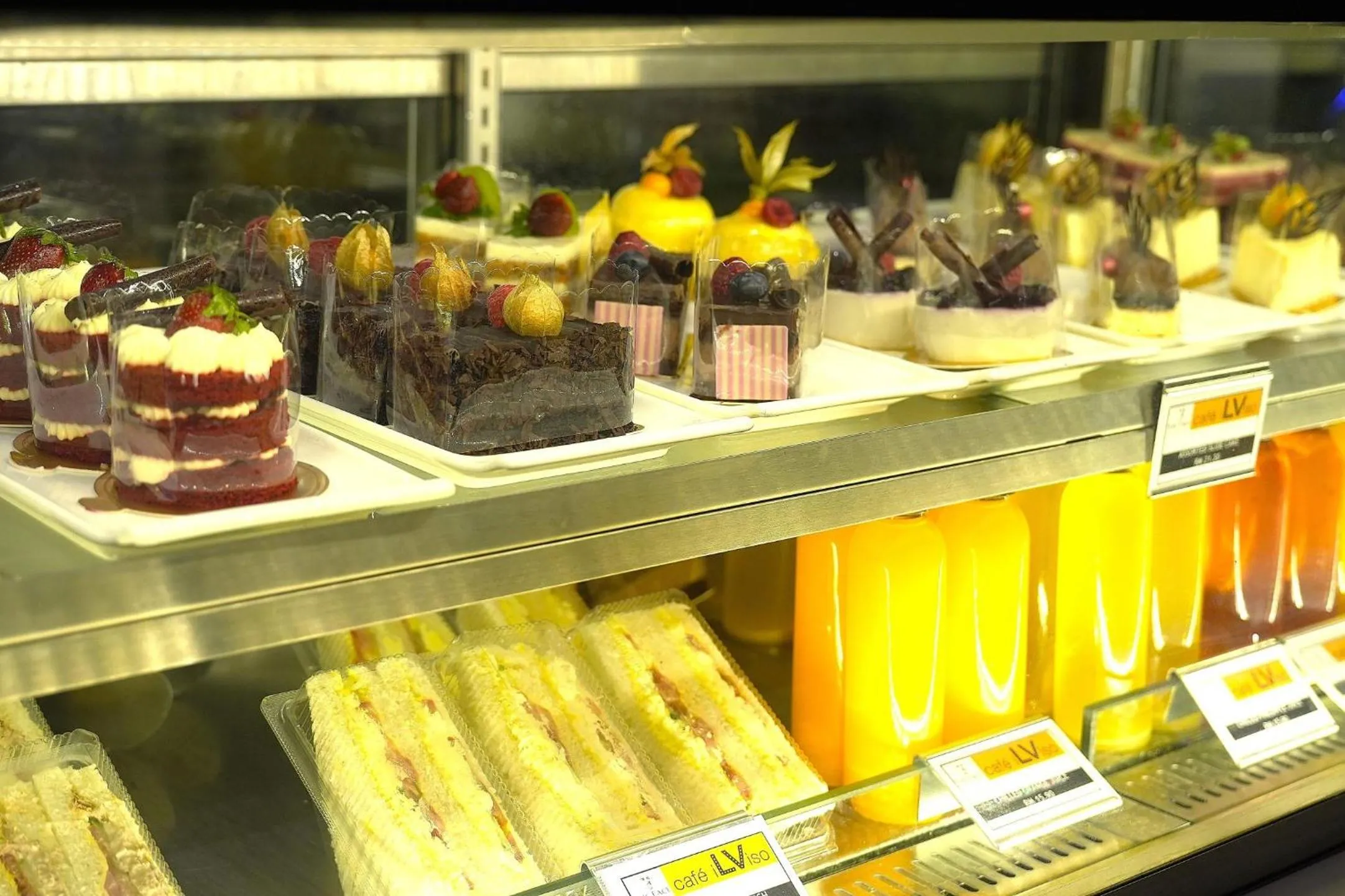 Restaurant/places to eat in Sidemen Suites at Platinum KLCC