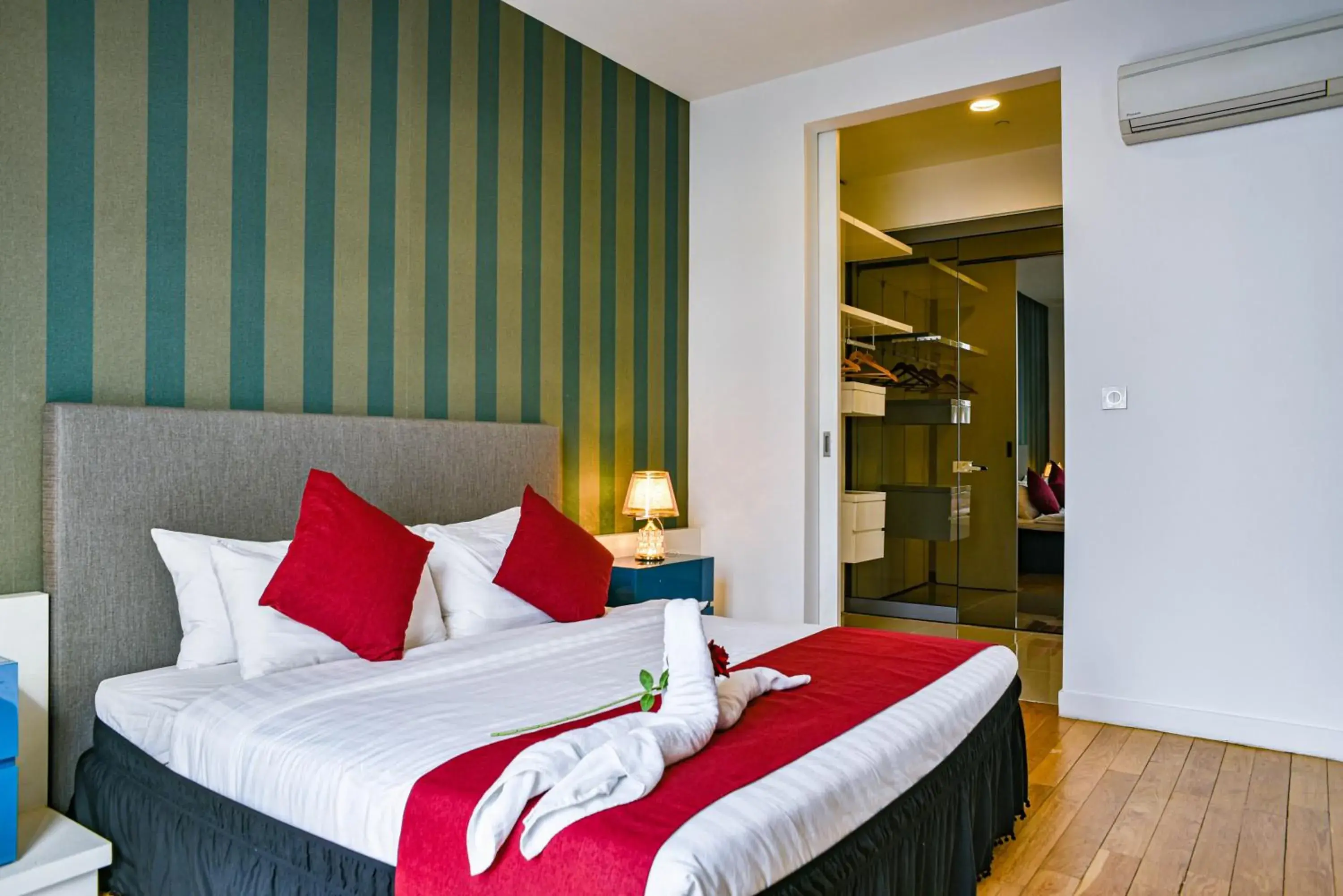 Apartment with City View in Sidemen Suites at Platinum KLCC Apartment with City View in Sidemen Suites at Platinum KLCC