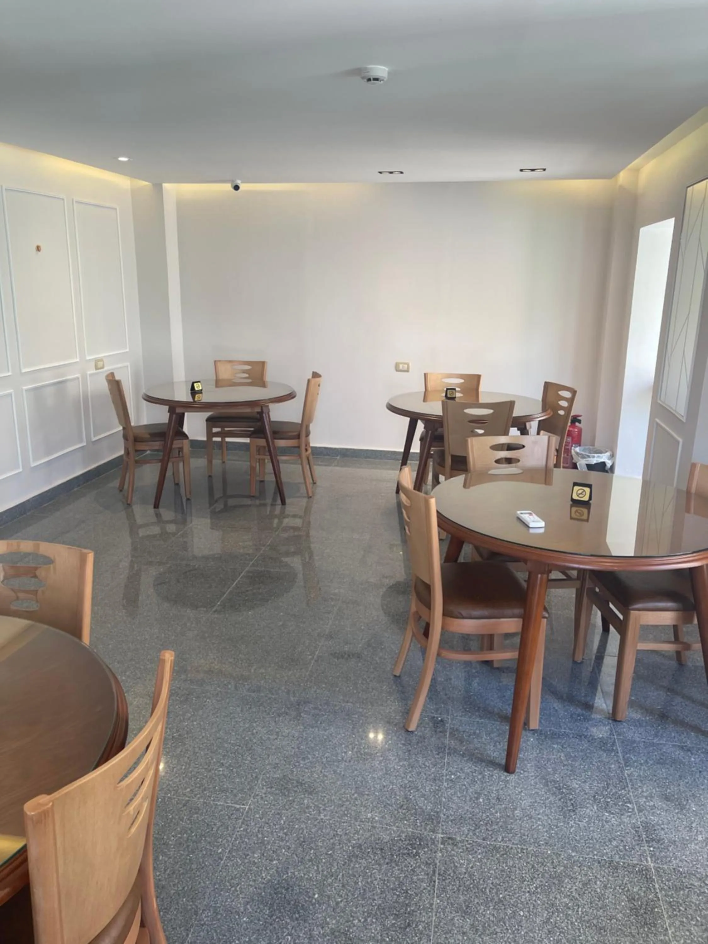 Restaurant/places to eat in Miramar Evergreen Hotel