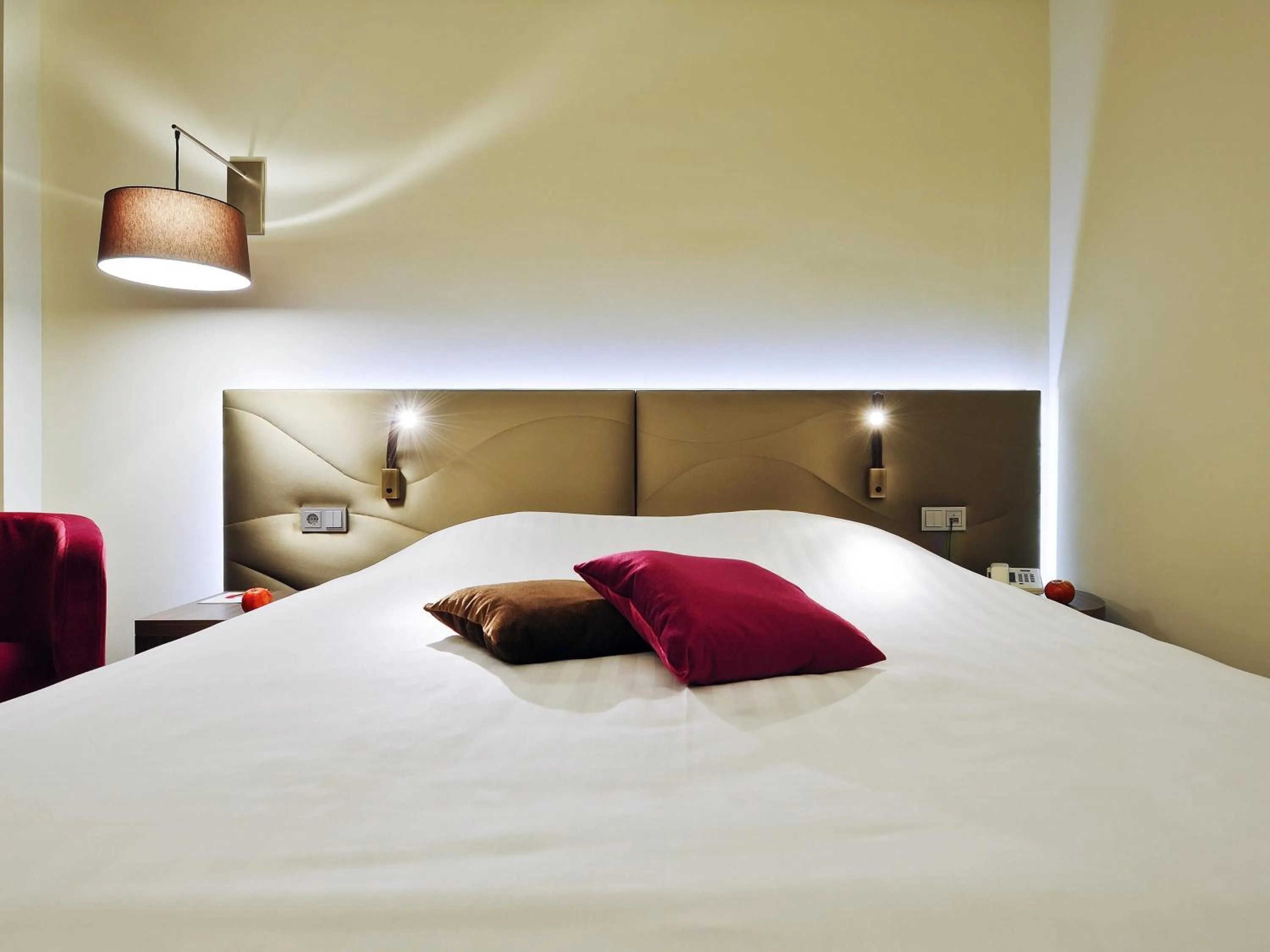 Bedroom, Bed in Mercure Hotel Groningen Martiniplaza