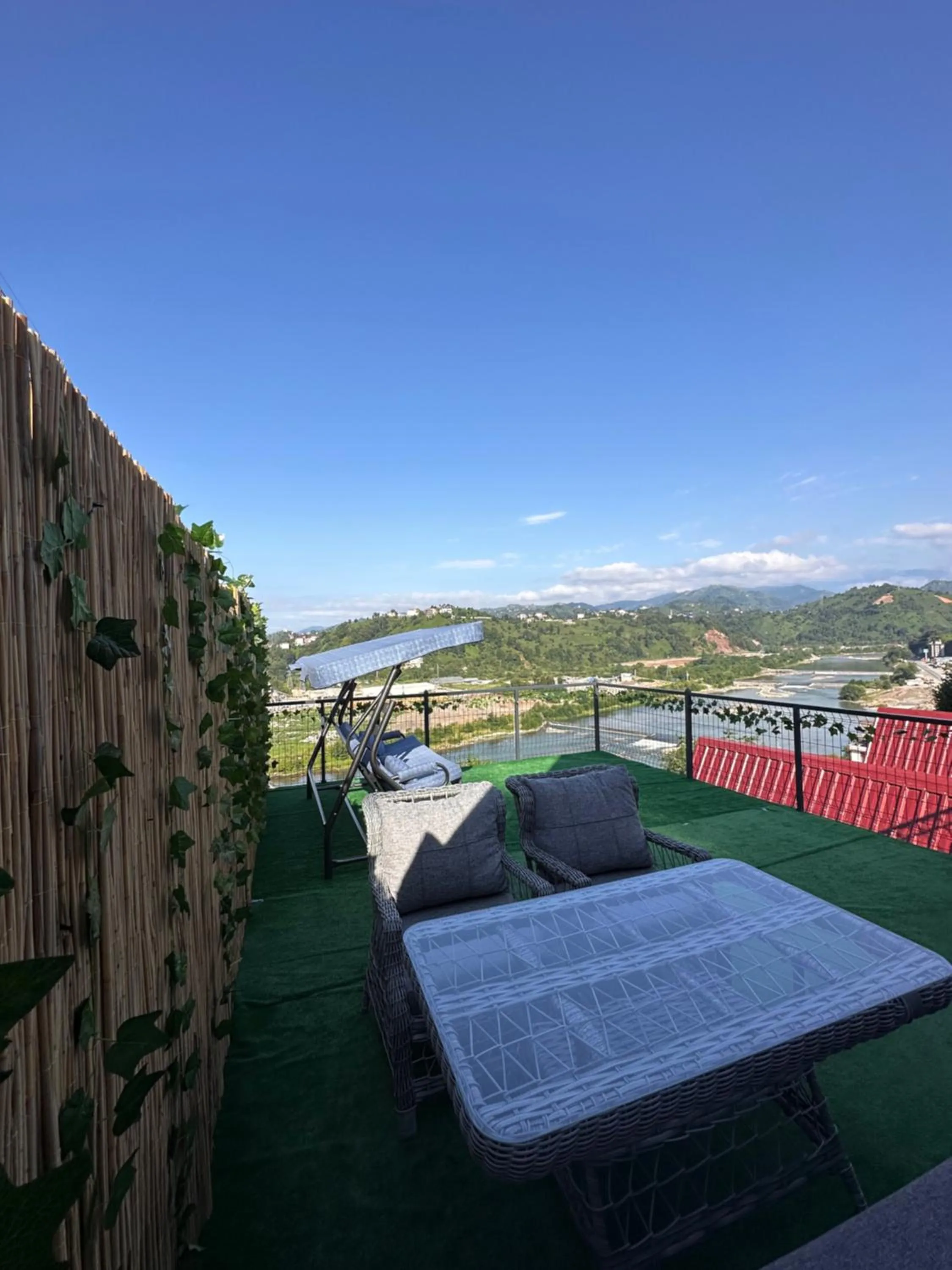 Day in Aurora Suit Bungalov