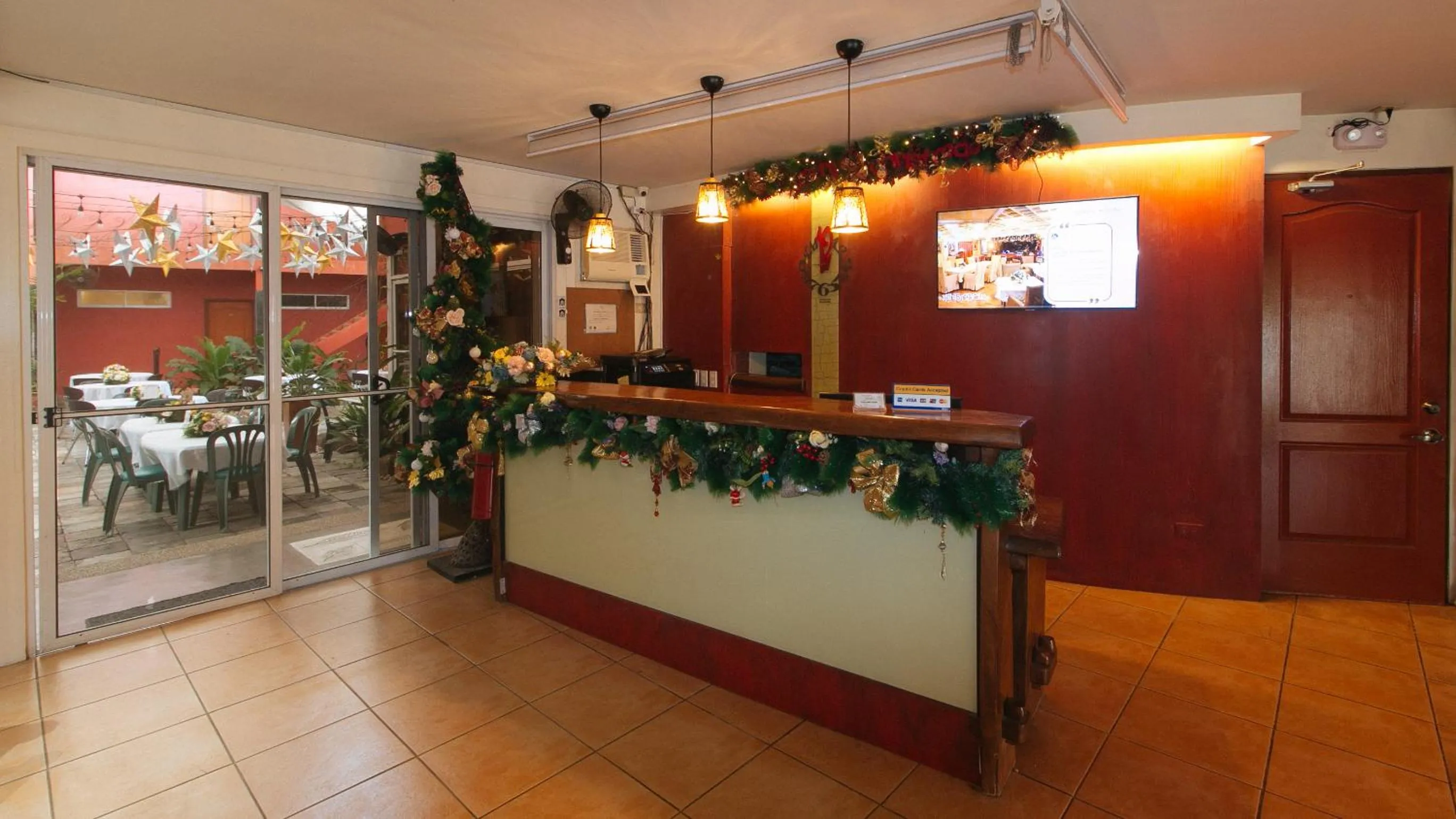 Lobby or reception in RedDoorz Premium at Anisabel Suites Davao City