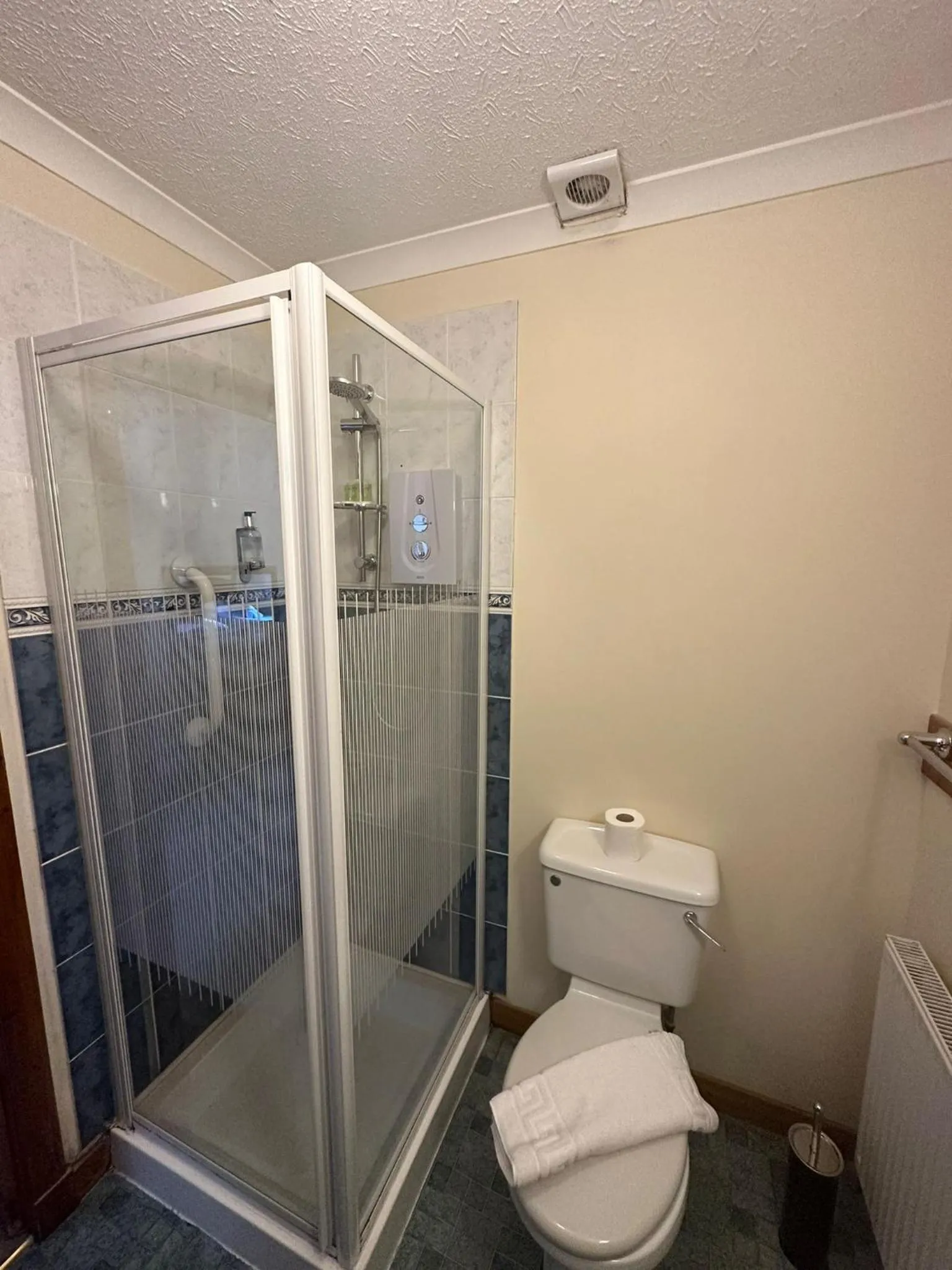 Bathroom in OYO Mackay's Travel Lodge Hotel