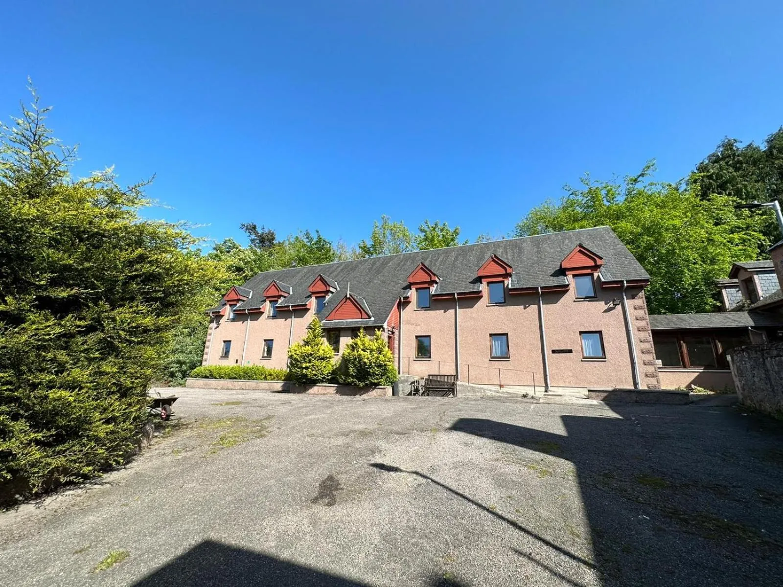 Facade/entrance in OYO Mackay's Travel Lodge Hotel