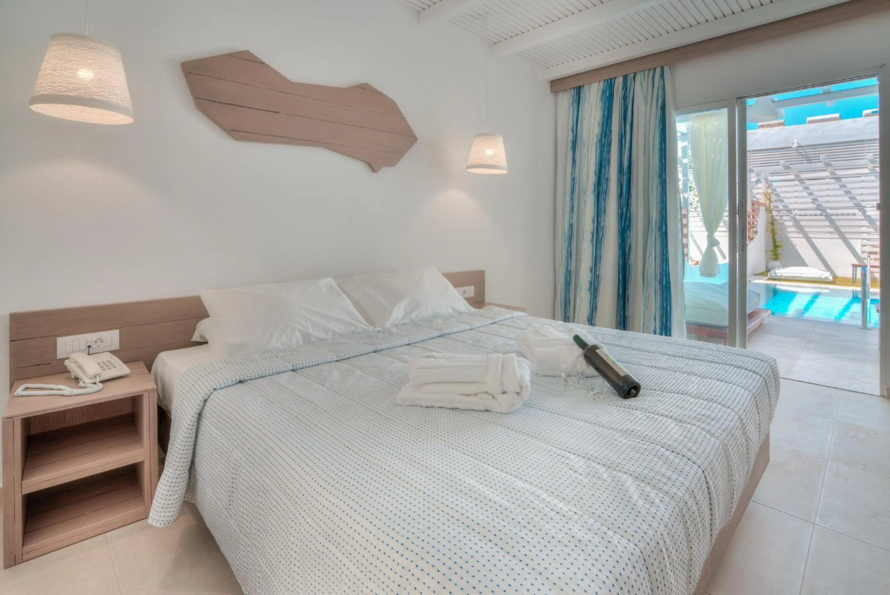 View (from property/room), Bed in Aloe Hotel - Adults Only