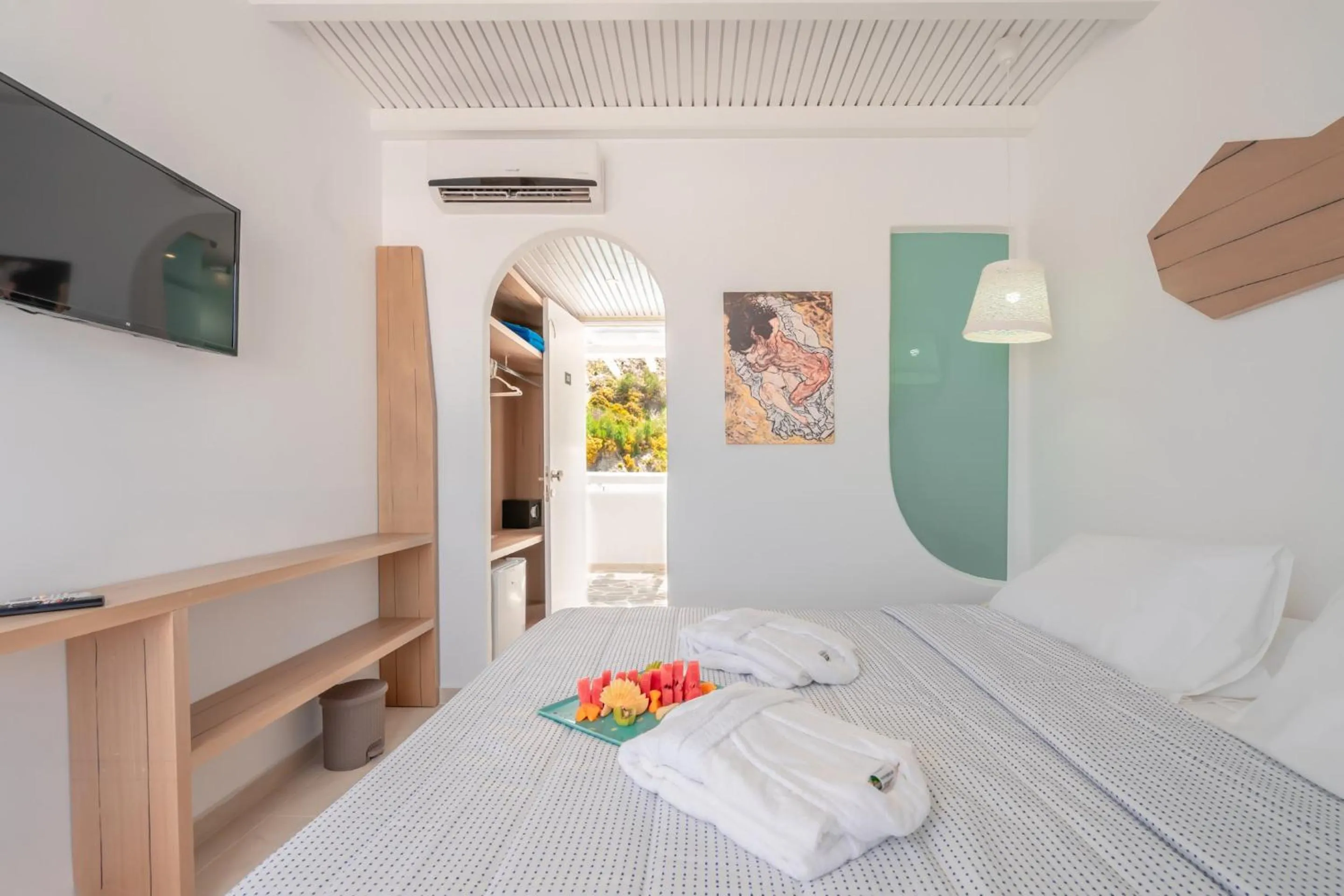 TV and multimedia, Bed in Aloe Hotel - Adults Only