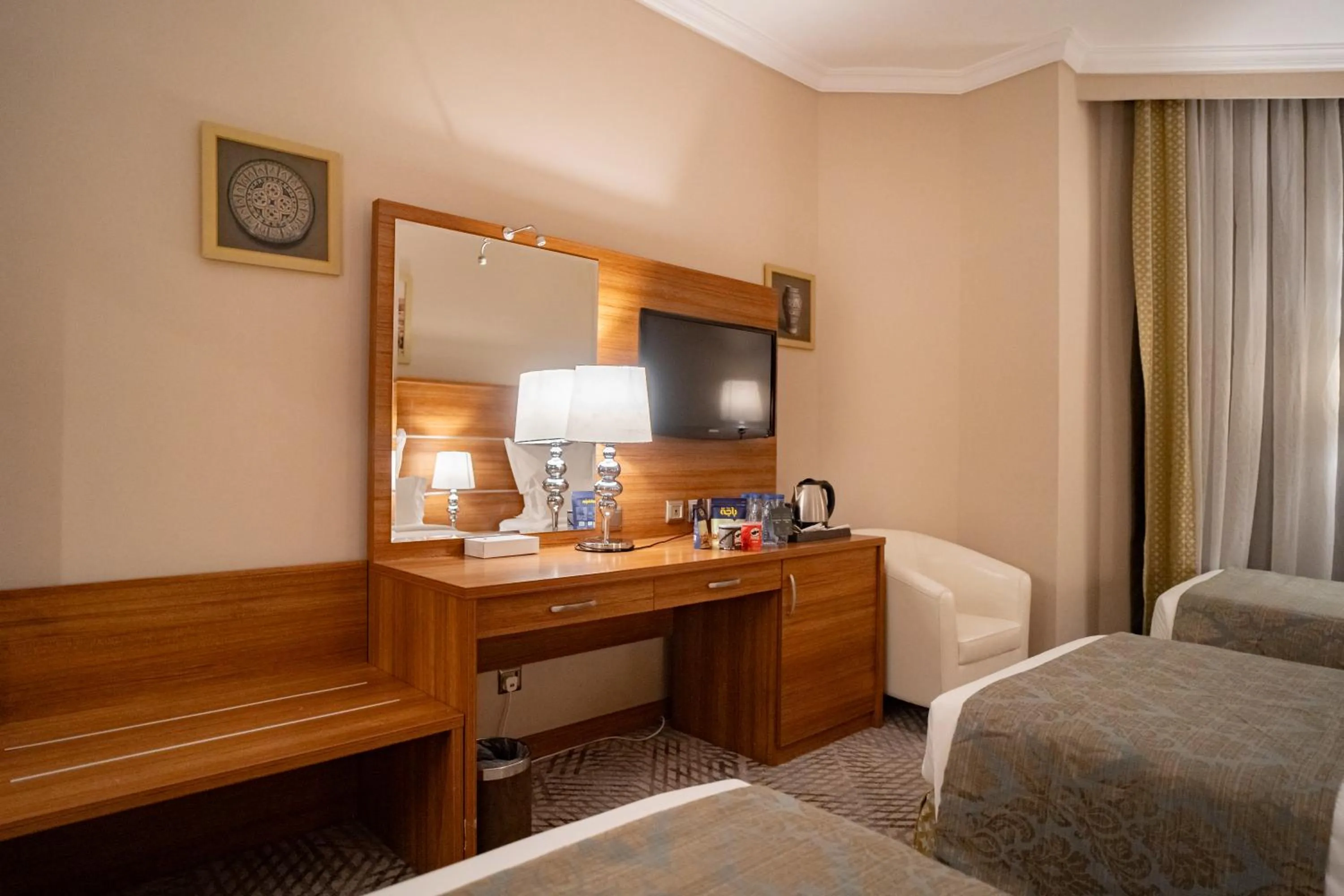 Bedroom, Bed in Emaar Al Mektan Hotel