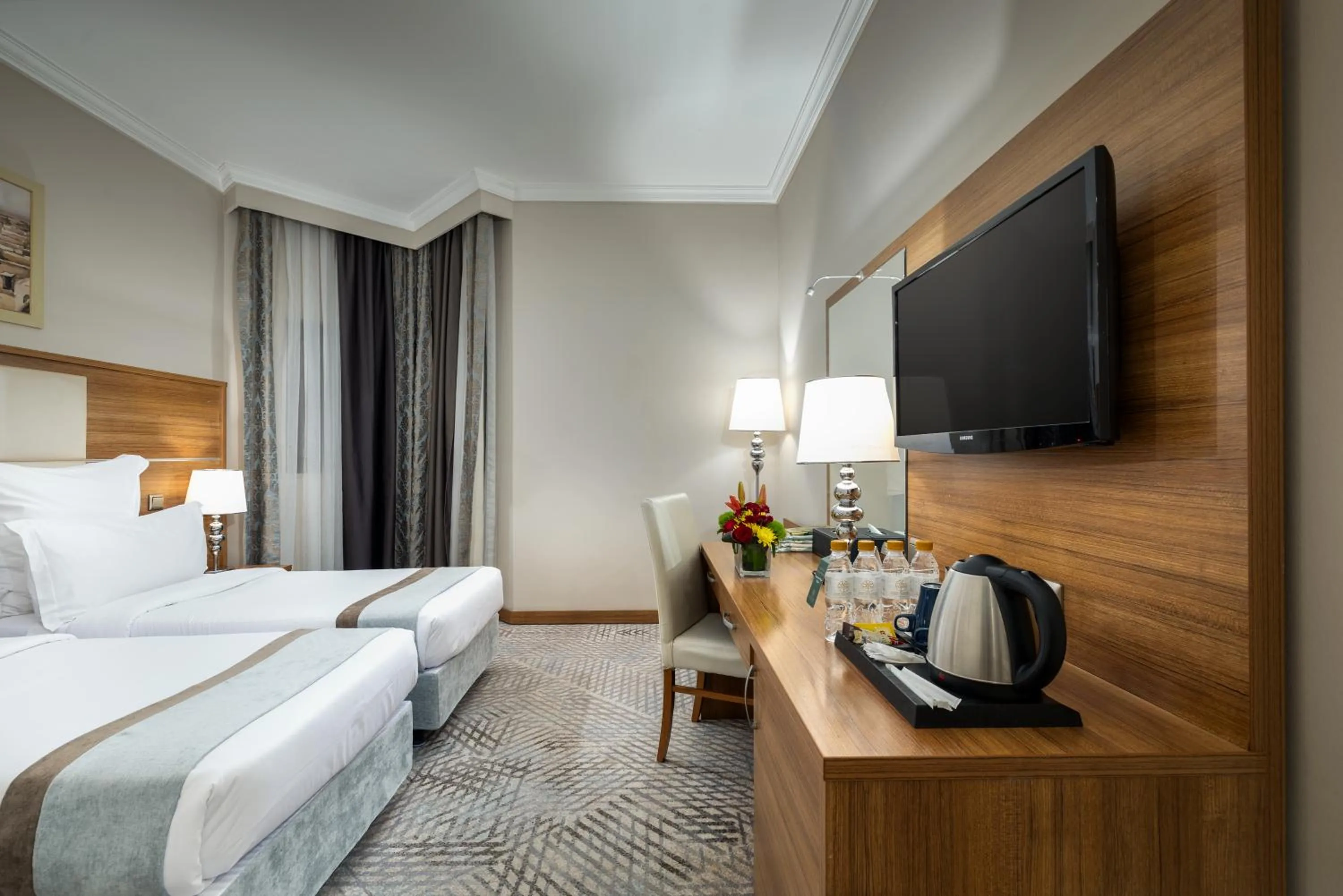 Bedroom, Bed in Emaar Al Mektan Hotel