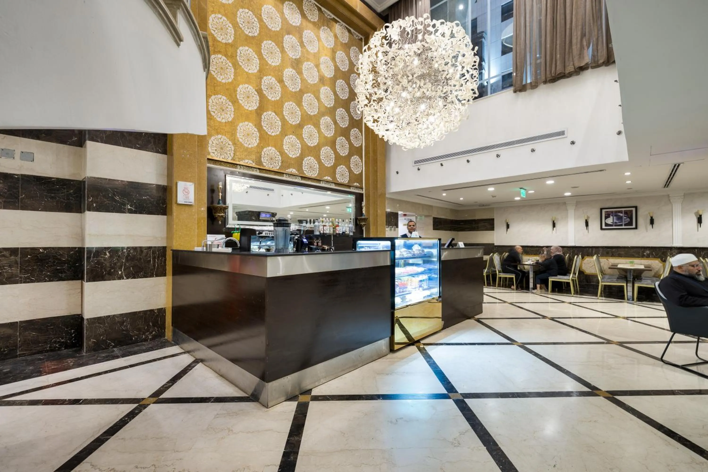 Restaurant/places to eat in Emaar Al Mektan Hotel