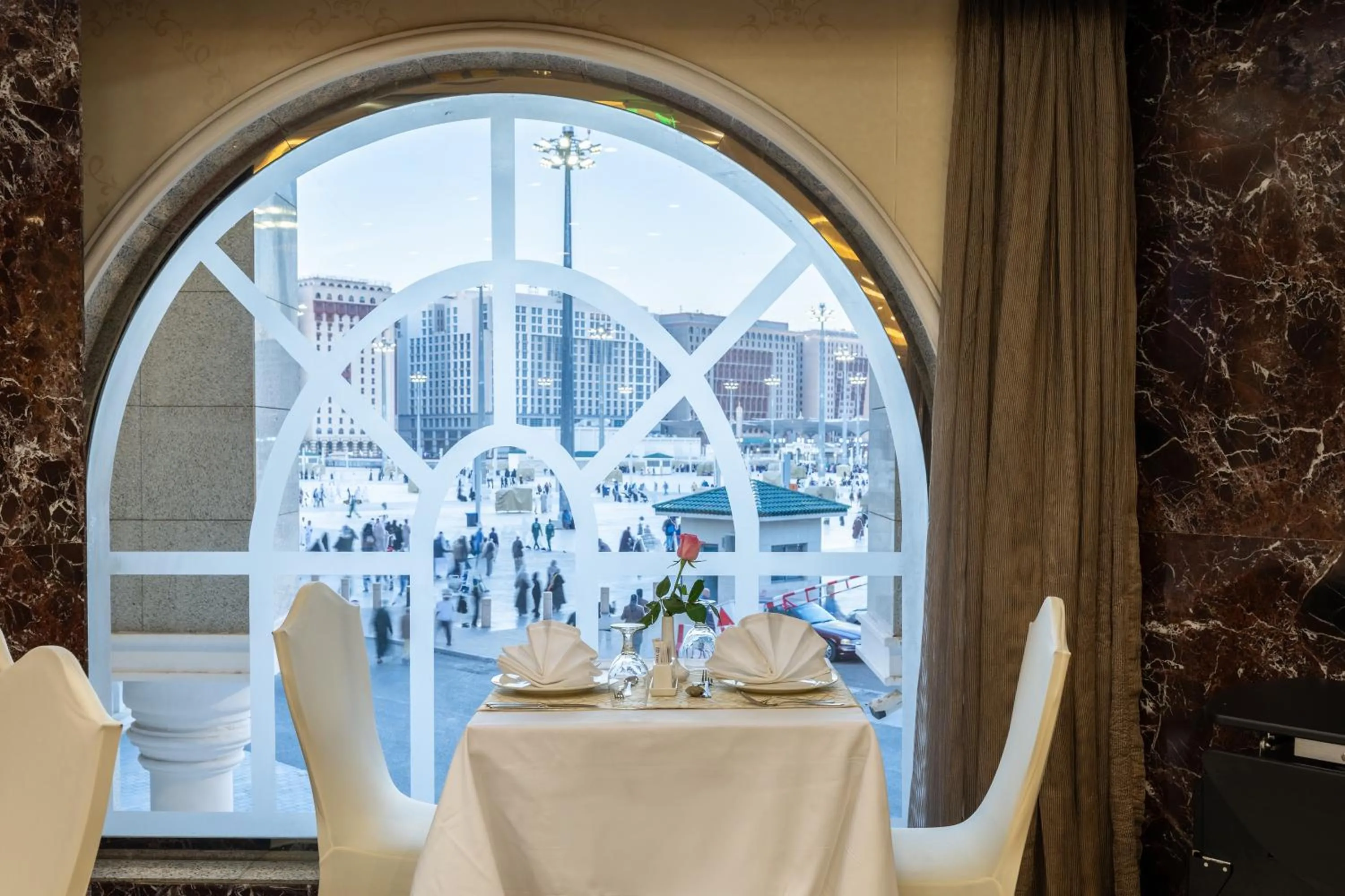 Restaurant/places to eat in Emaar Al Mektan Hotel