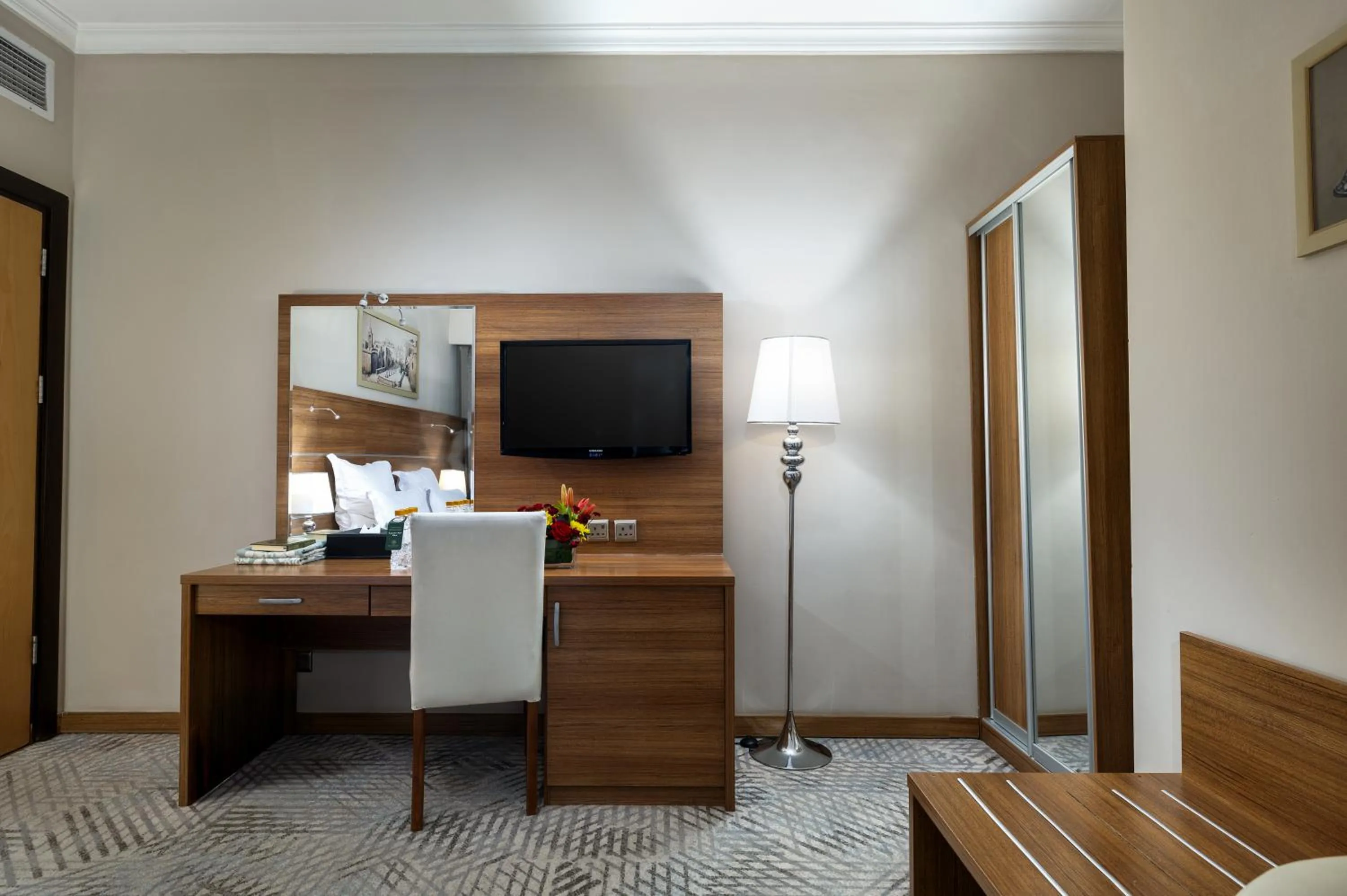 Photo of the whole room, Bed in Emaar Al Mektan Hotel