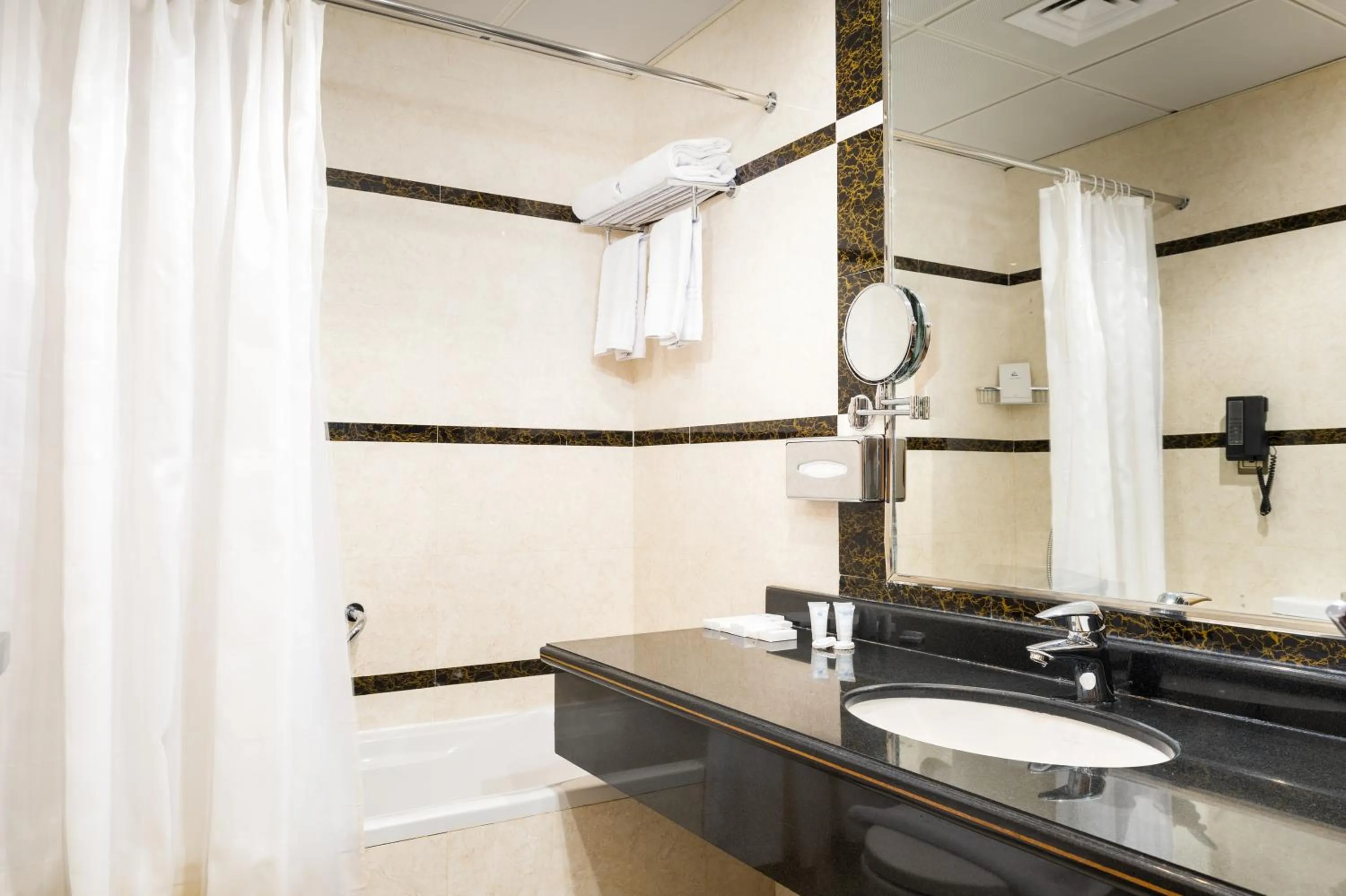 Shower in Emaar Al Mektan Hotel