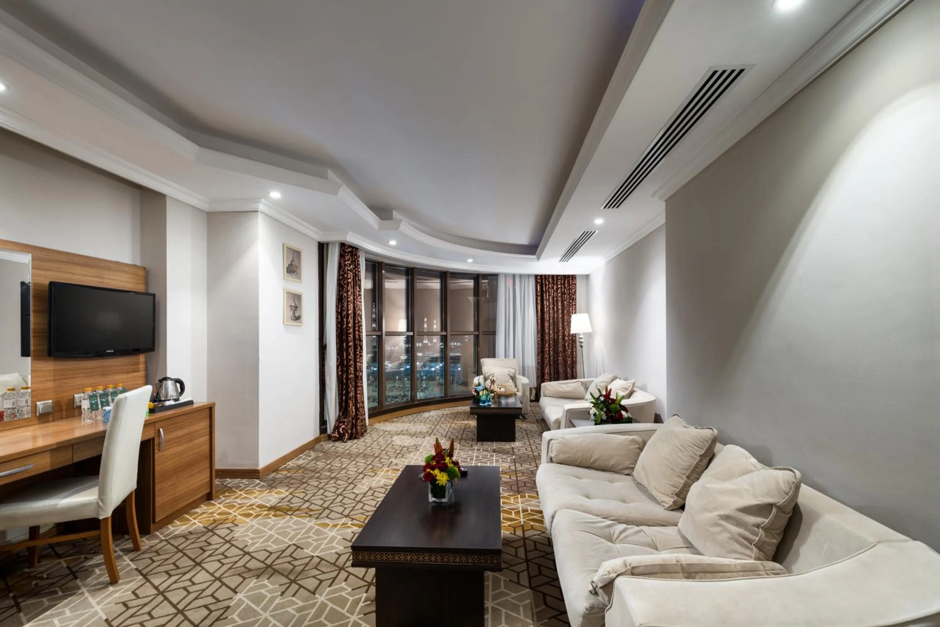 Communal lounge/ TV room in Emaar Al Mektan Hotel