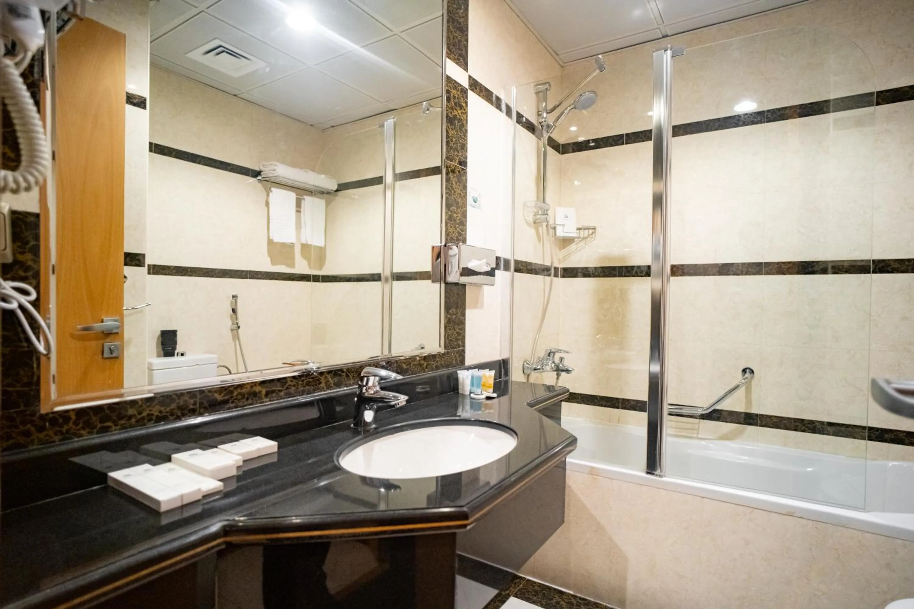 Bathroom in Emaar Al Mektan Hotel