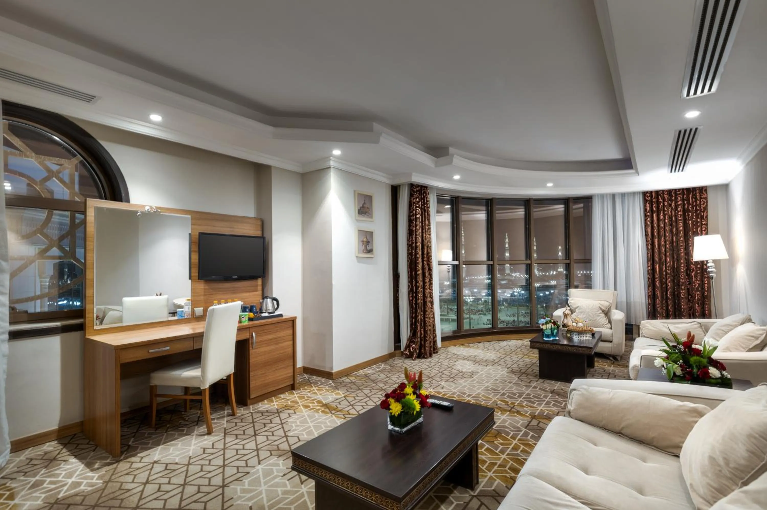 Communal lounge/ TV room in Emaar Al Mektan Hotel