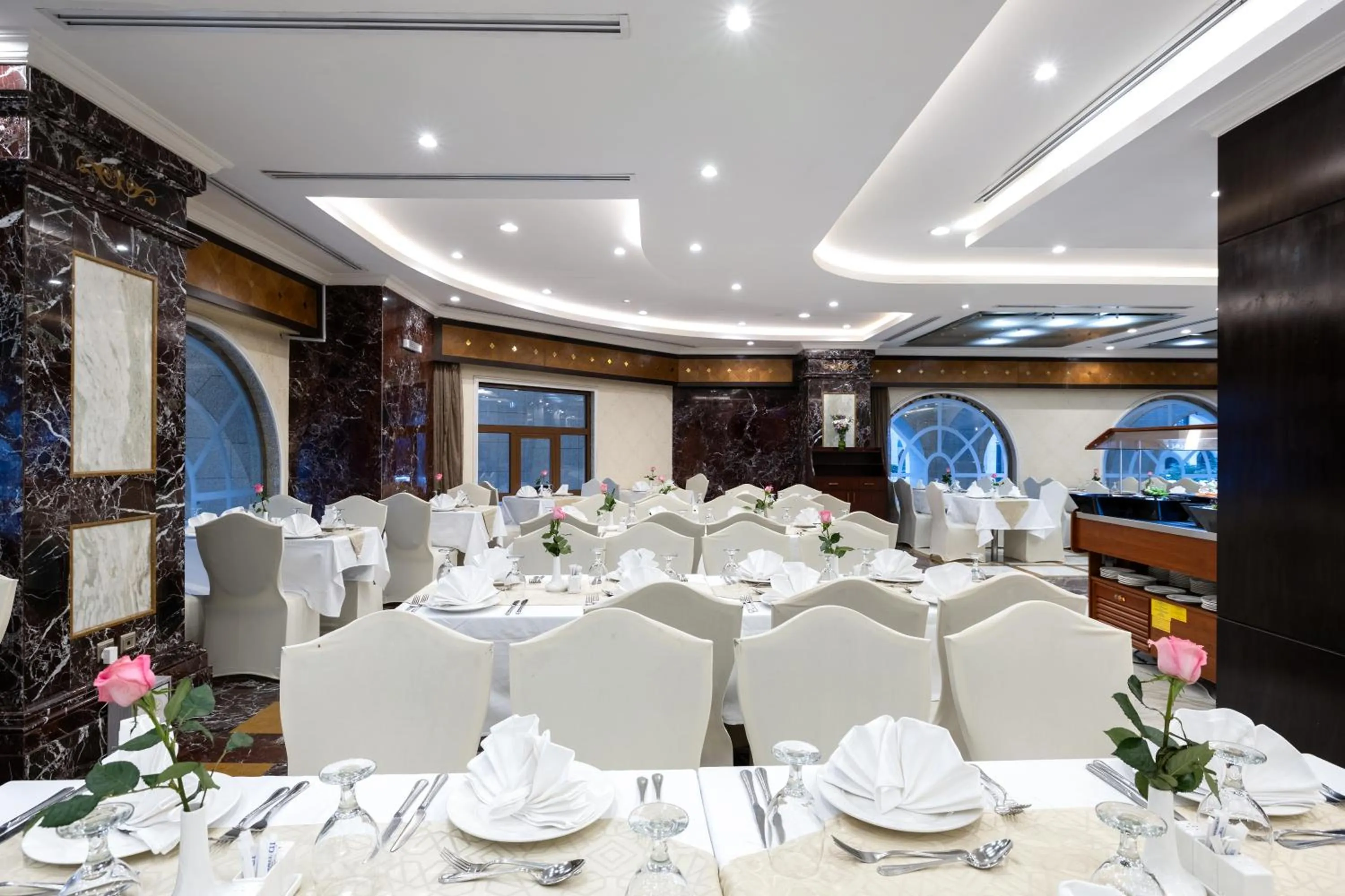 Restaurant/places to eat in Emaar Al Mektan Hotel