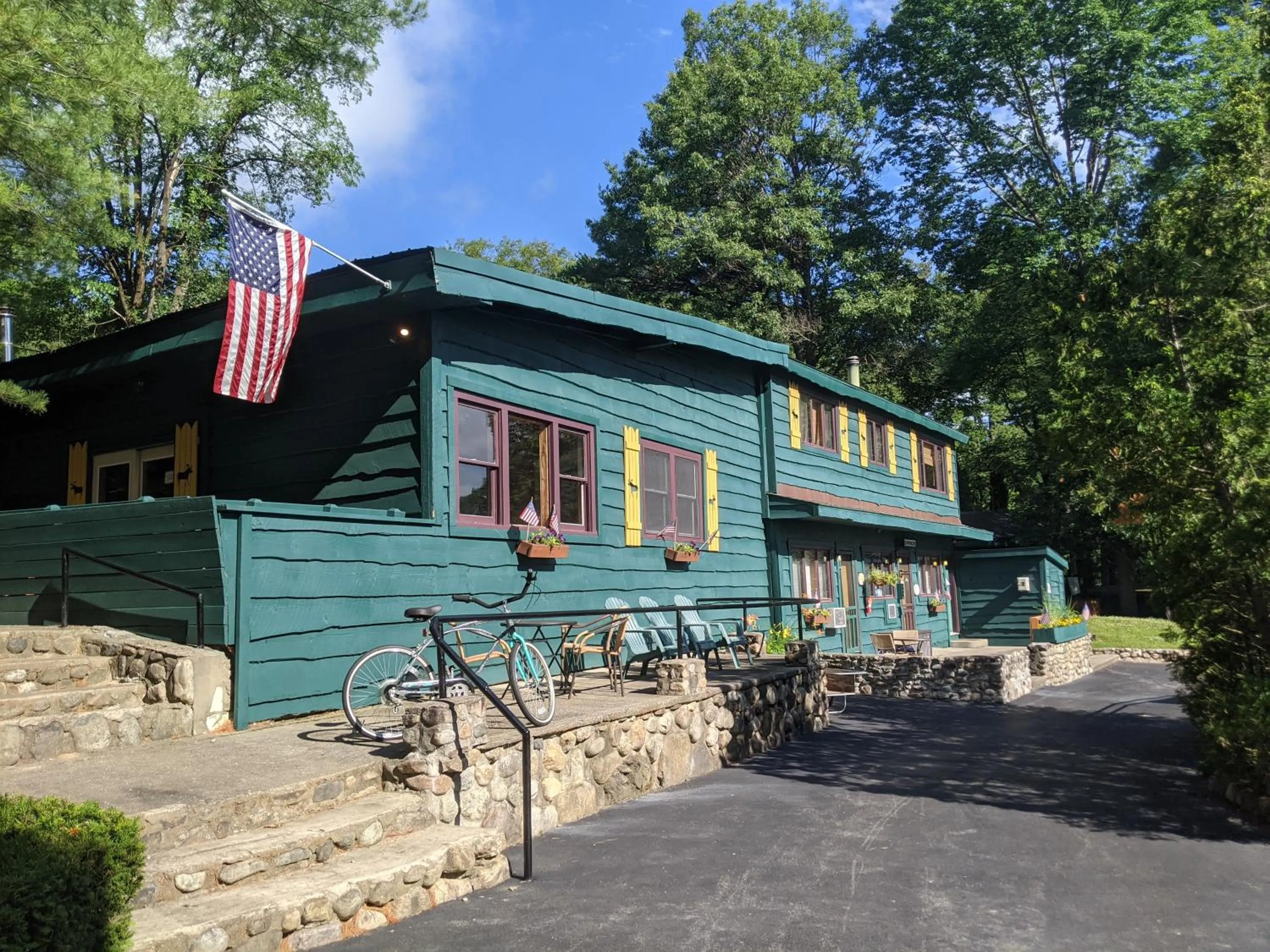Property building in Adirondack Diamond Point Lodge