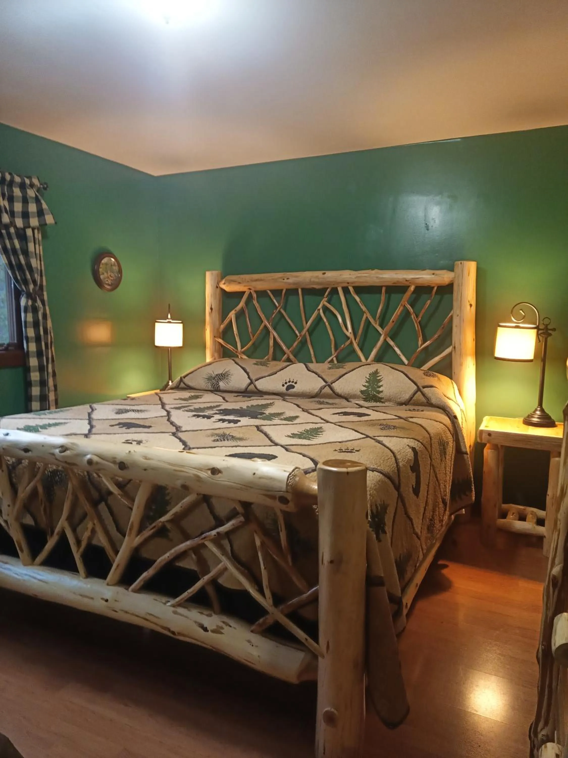 Bed in Adirondack Diamond Point Lodge