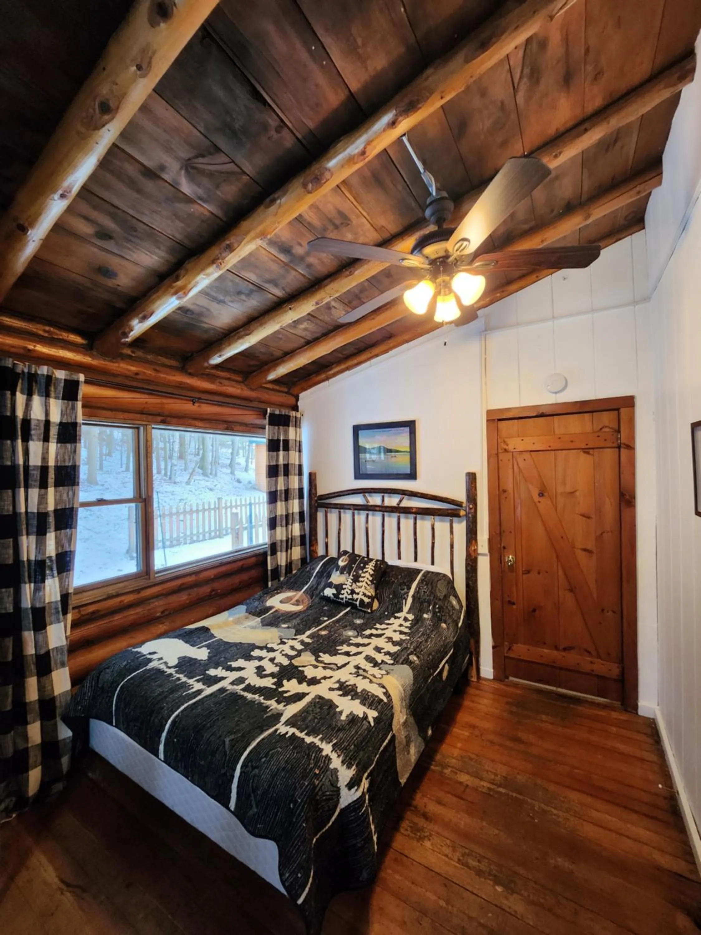 Bed in Adirondack Diamond Point Lodge