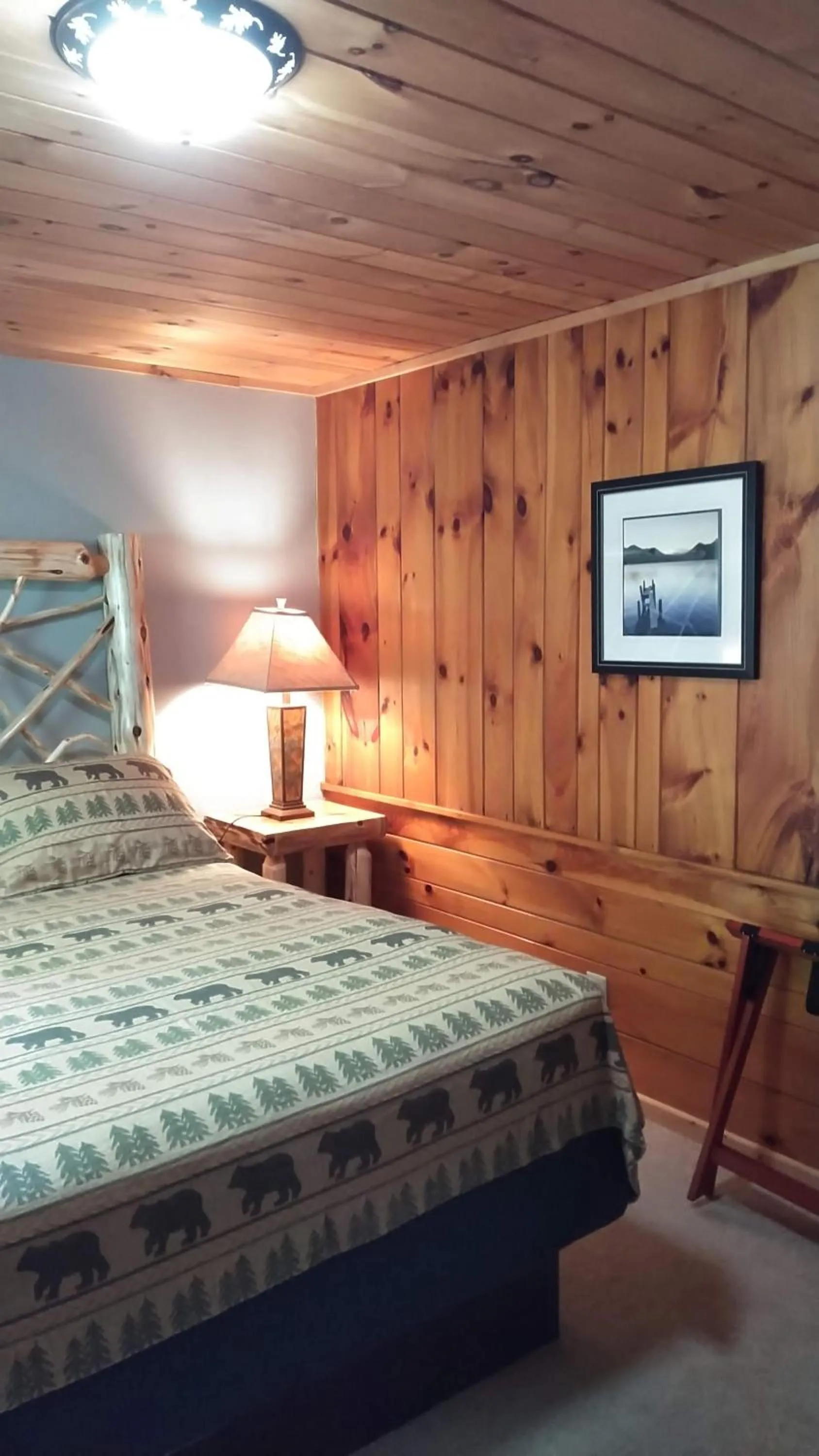 Bed in Adirondack Diamond Point Lodge