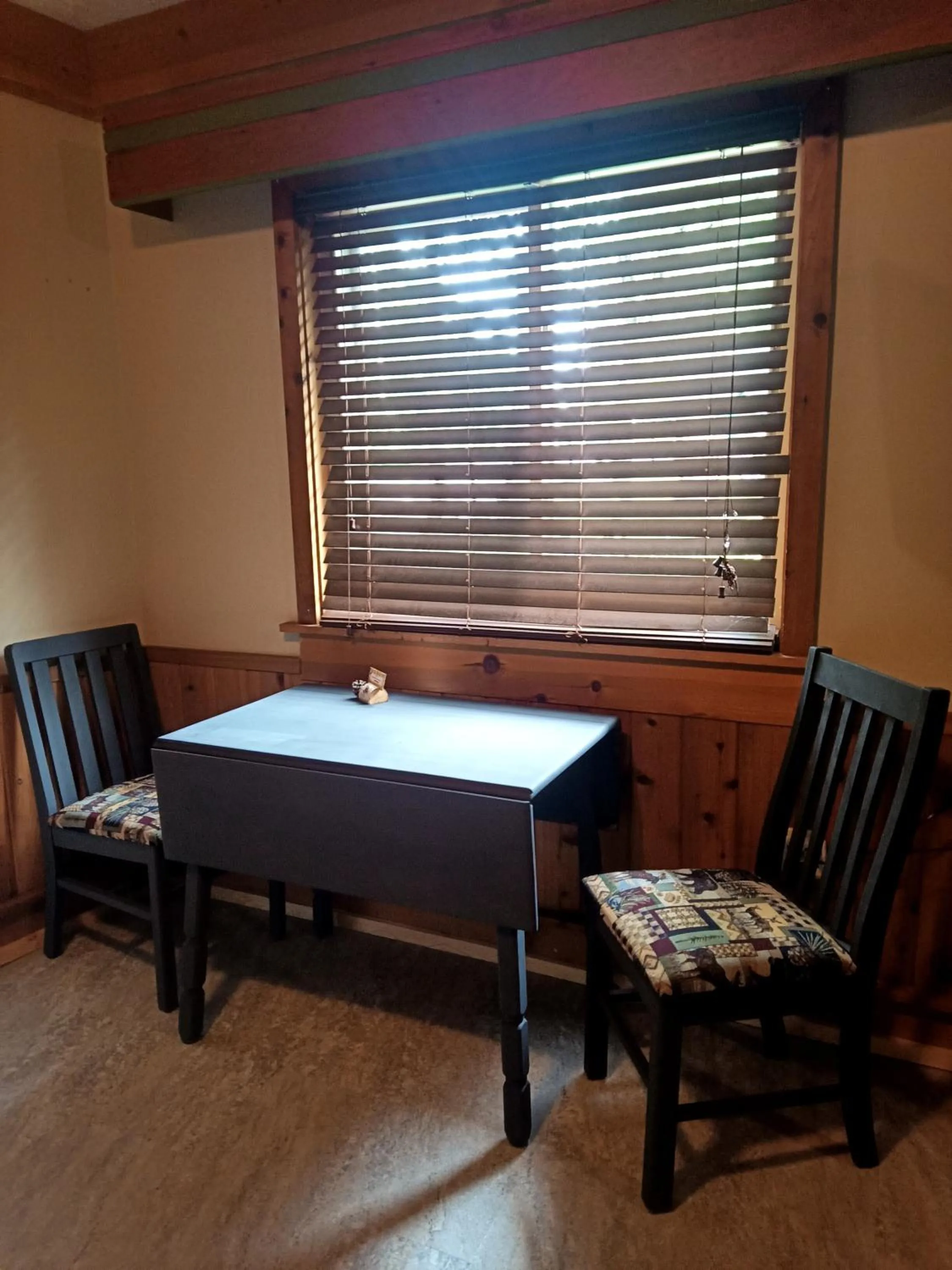 Dining area in Adirondack Diamond Point Lodge