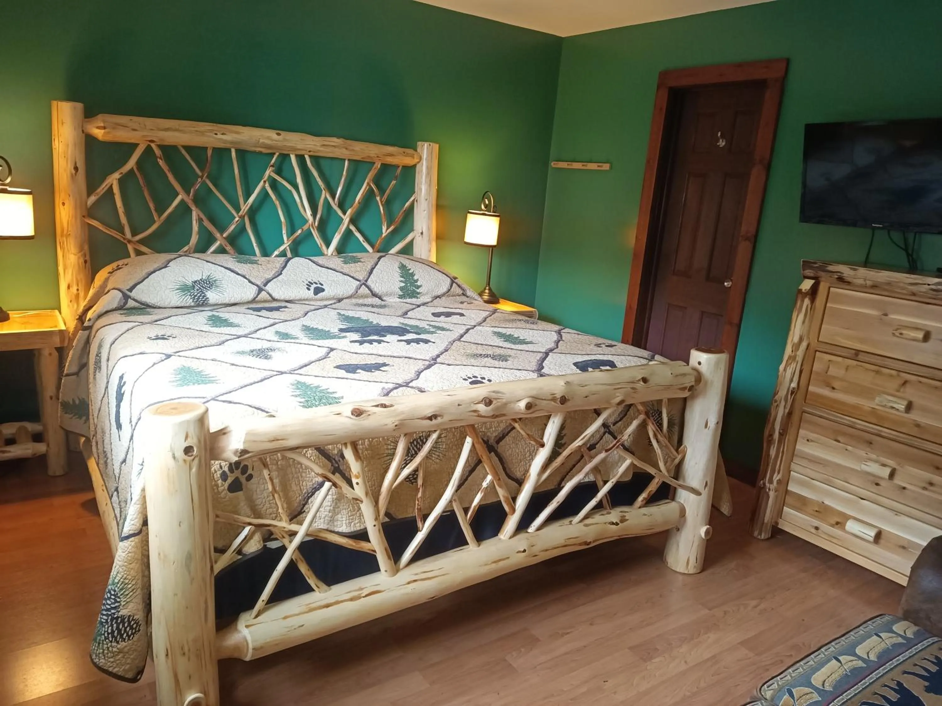 Bed in Adirondack Diamond Point Lodge