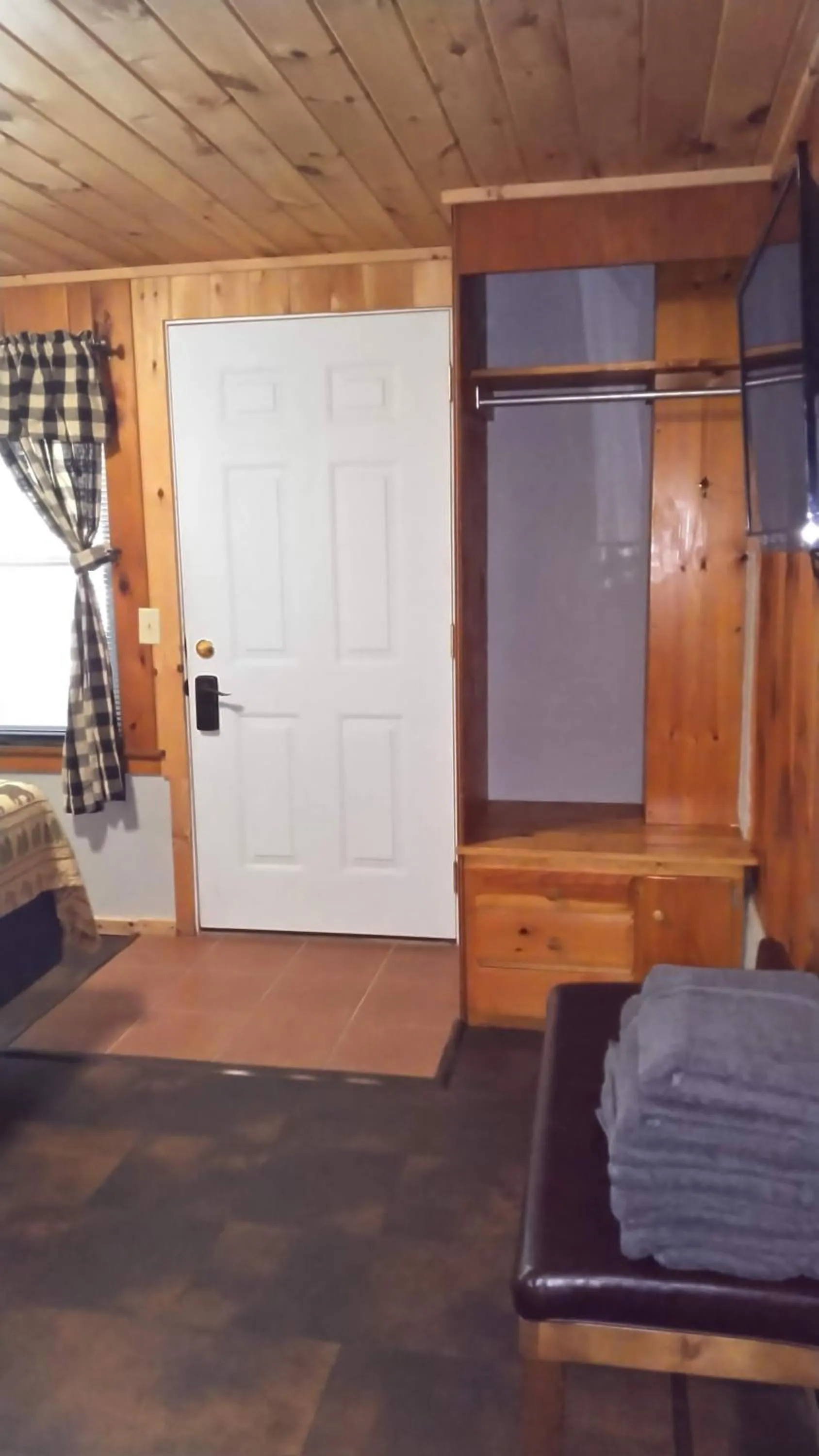 Bed in Adirondack Diamond Point Lodge