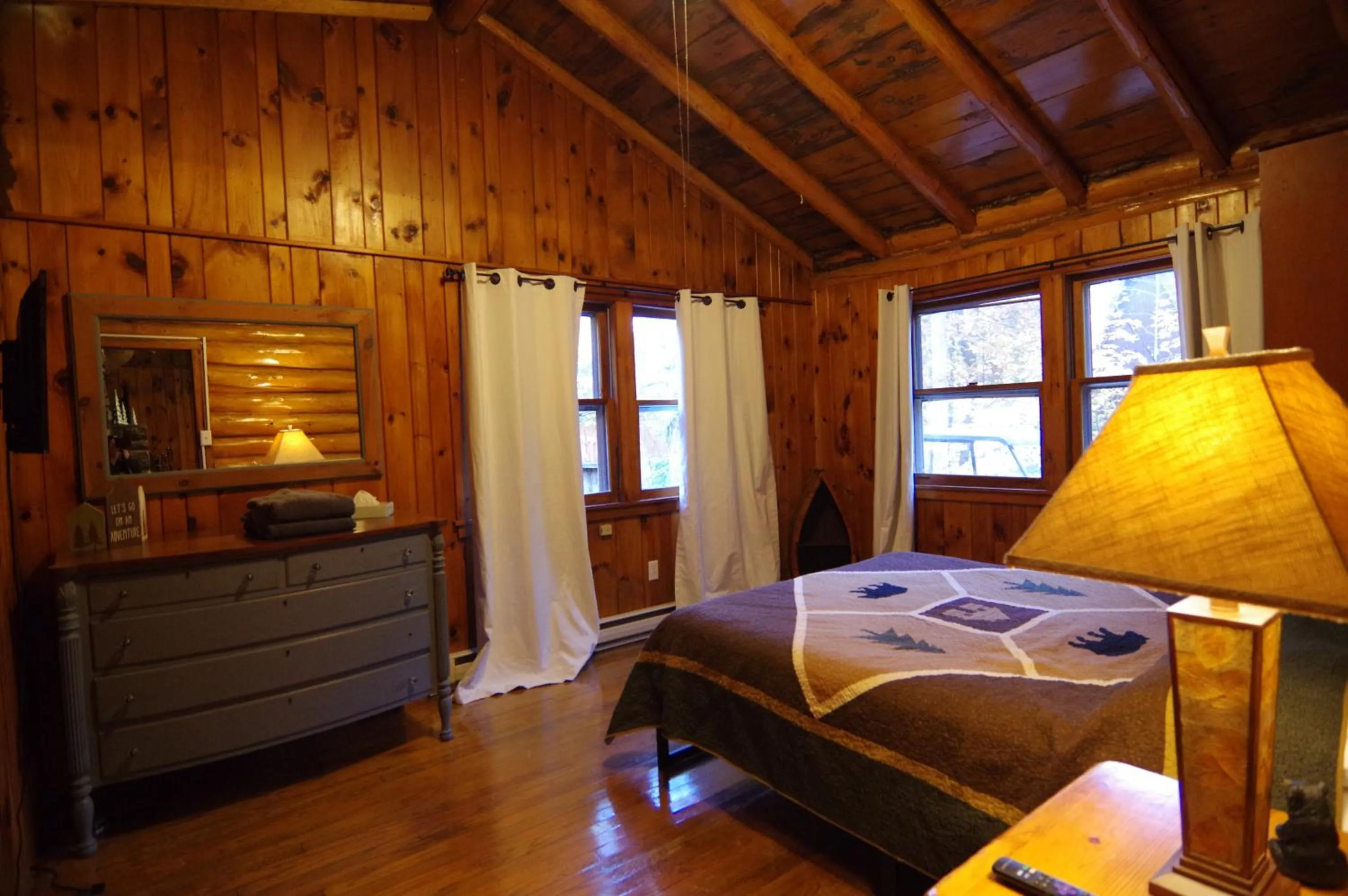 Bed in Adirondack Diamond Point Lodge