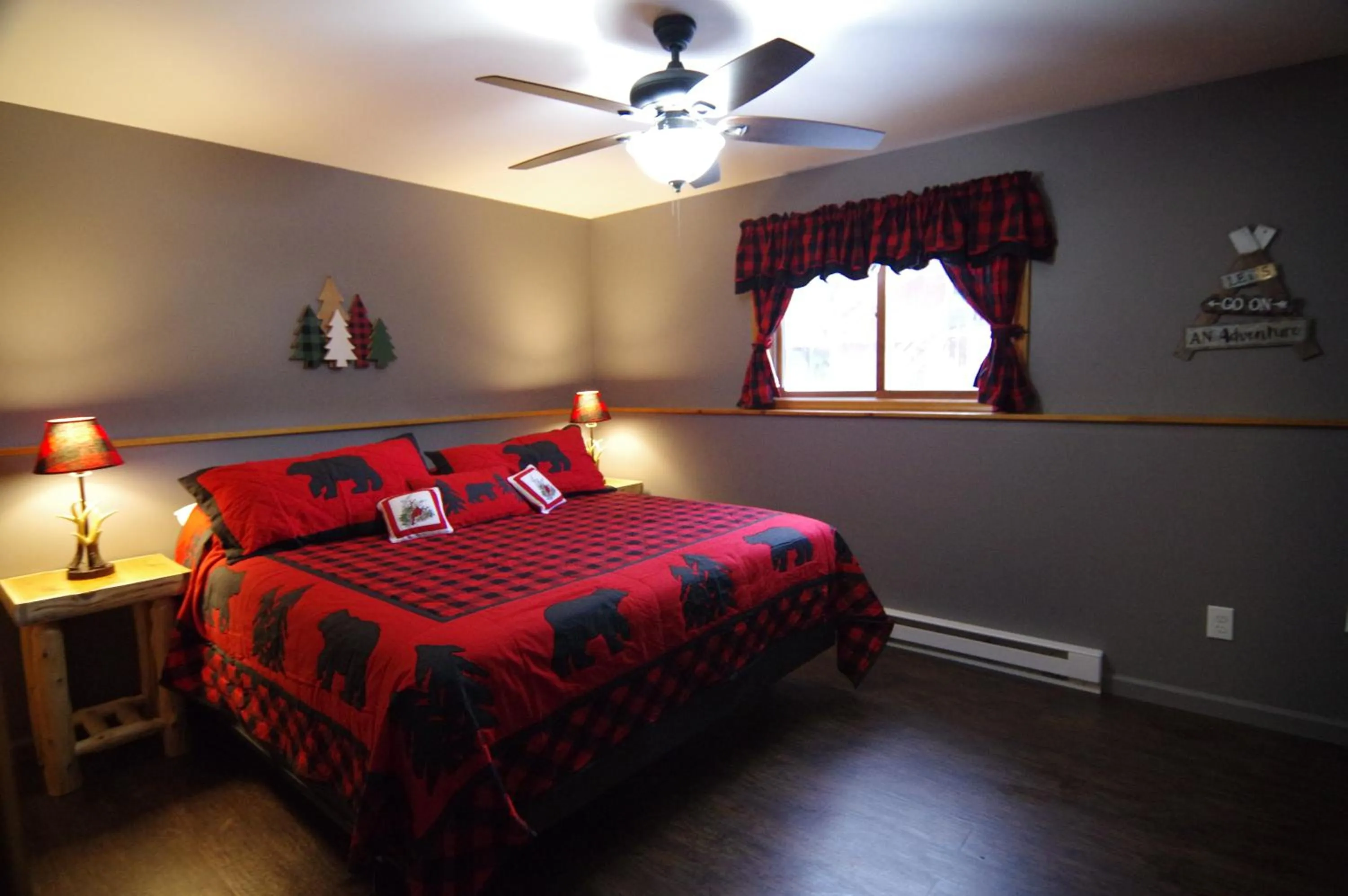 Bed in Adirondack Diamond Point Lodge