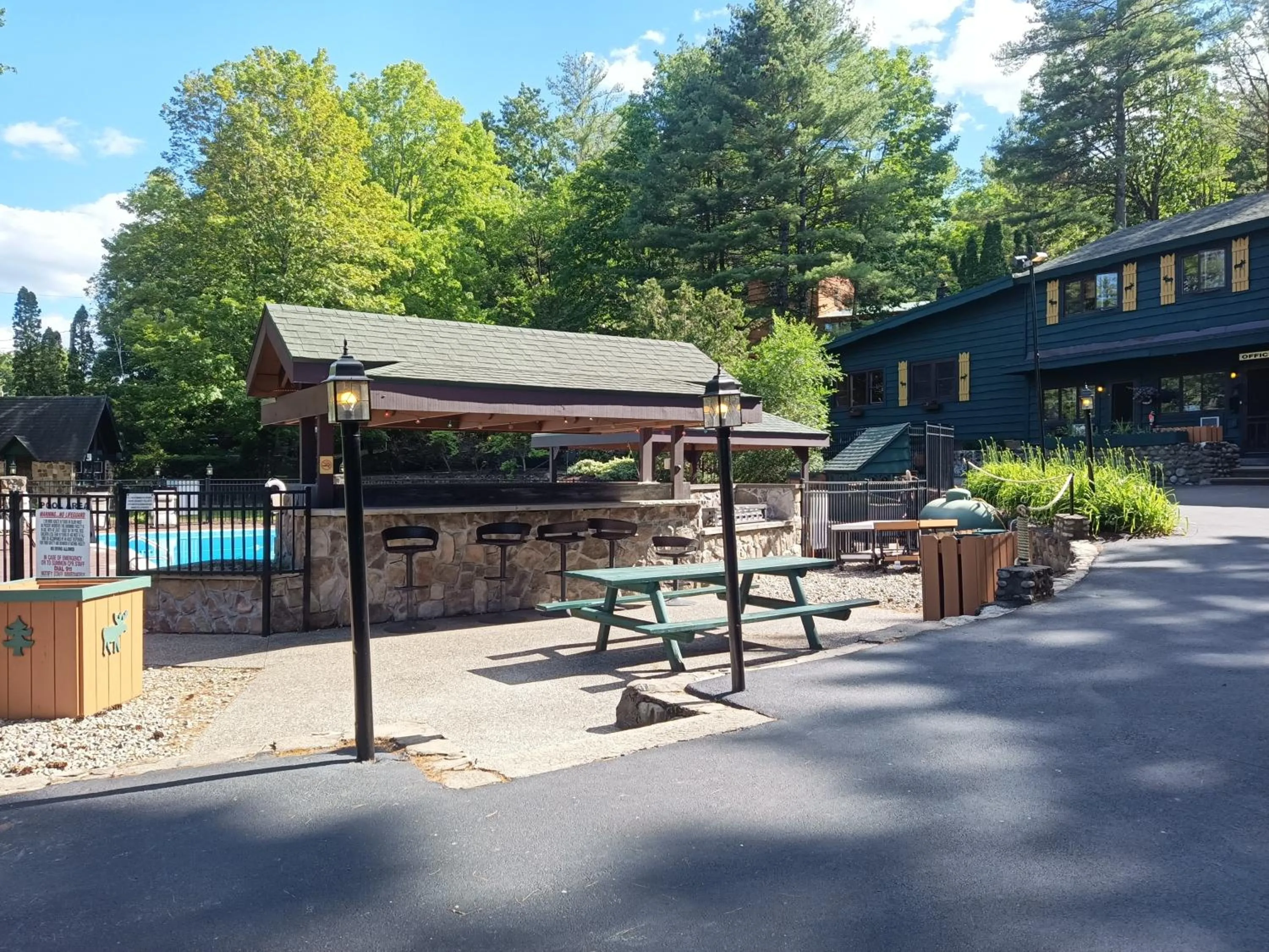 Swimming pool in Adirondack Diamond Point Lodge