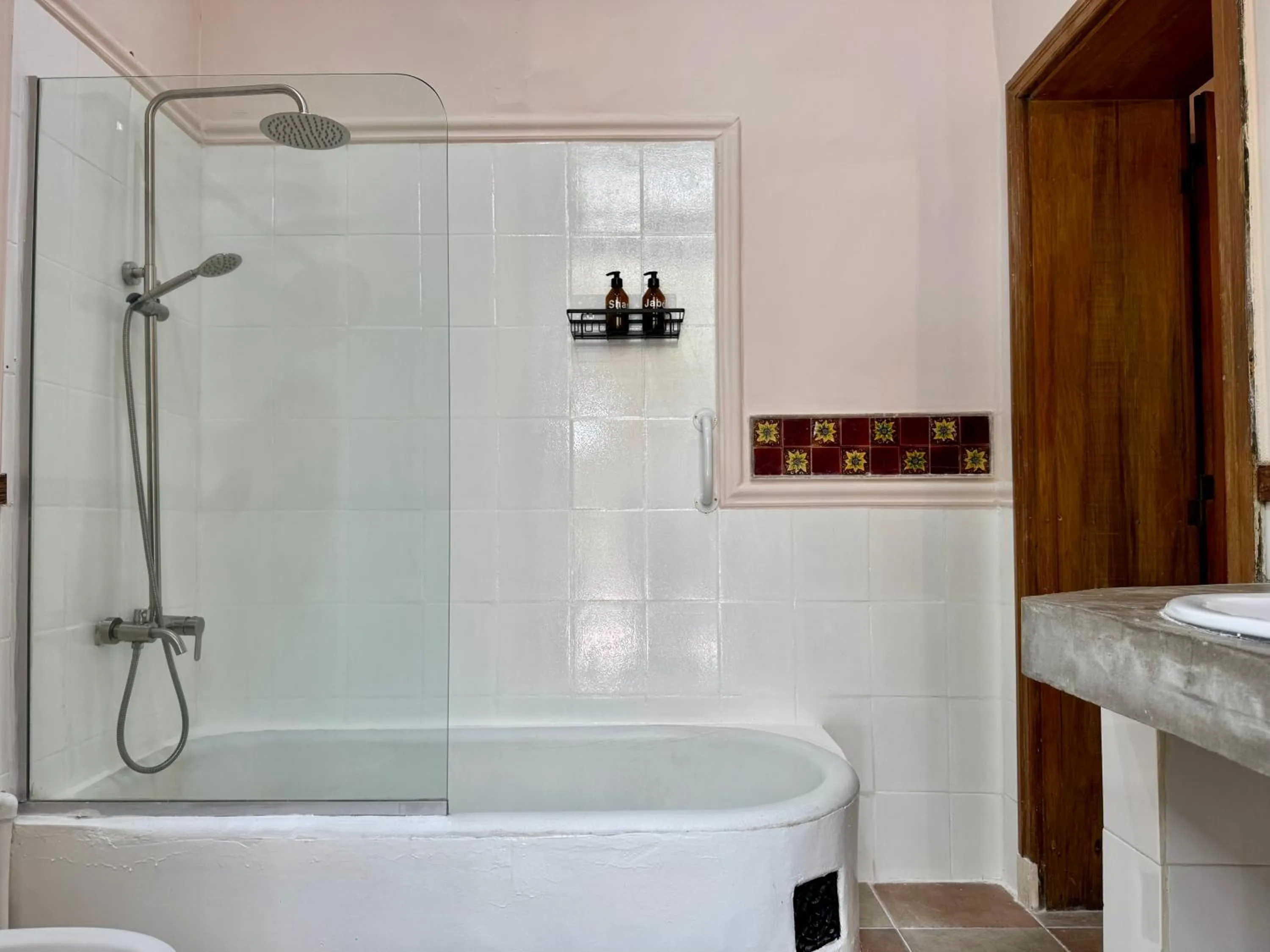 Bathroom in Lina's Tango Guesthouse