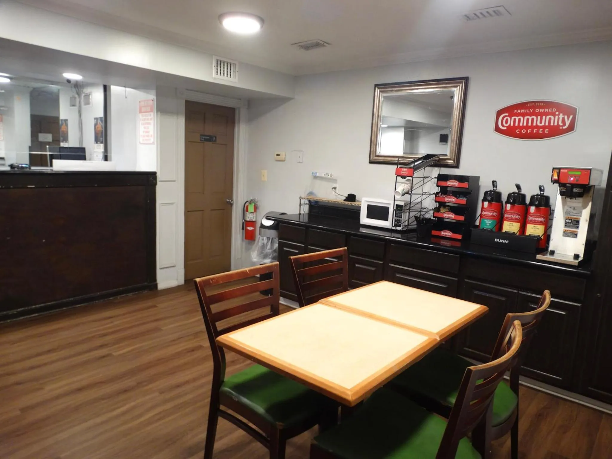Coffee/tea facilities in The Residency Inn